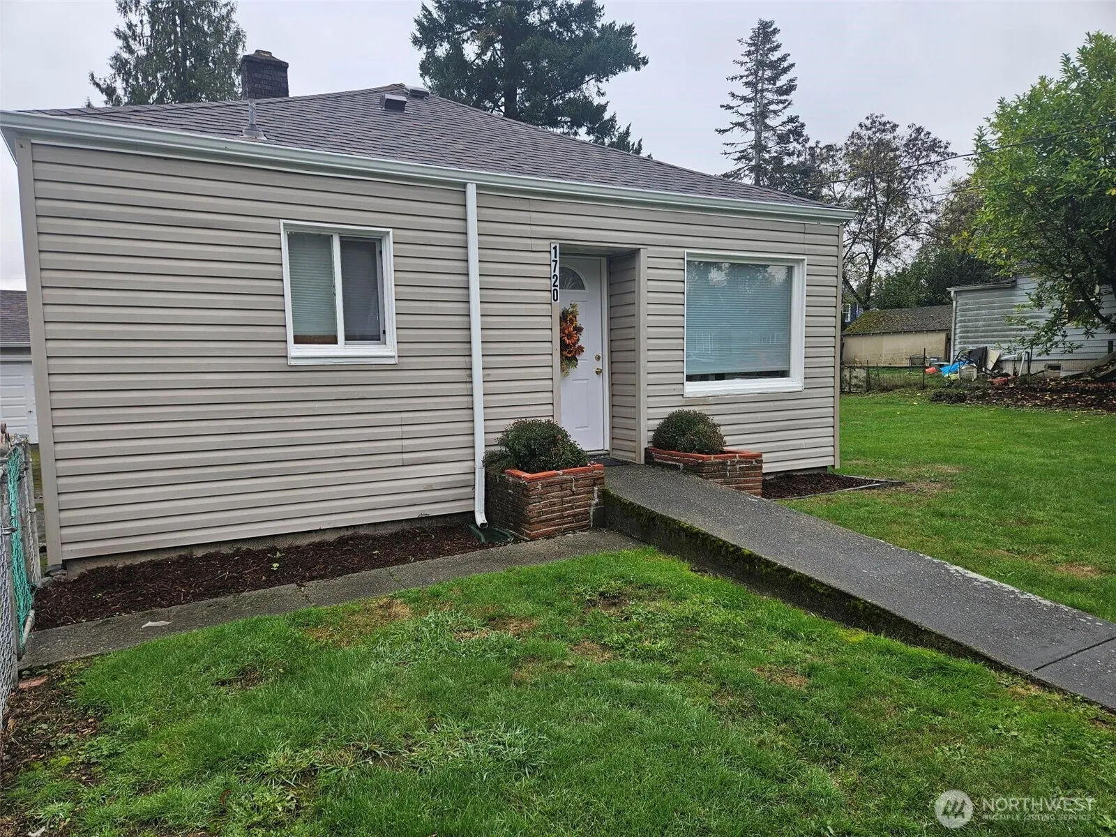 Property photo for 1720 Snyder Avenue, Bremerton photo 2