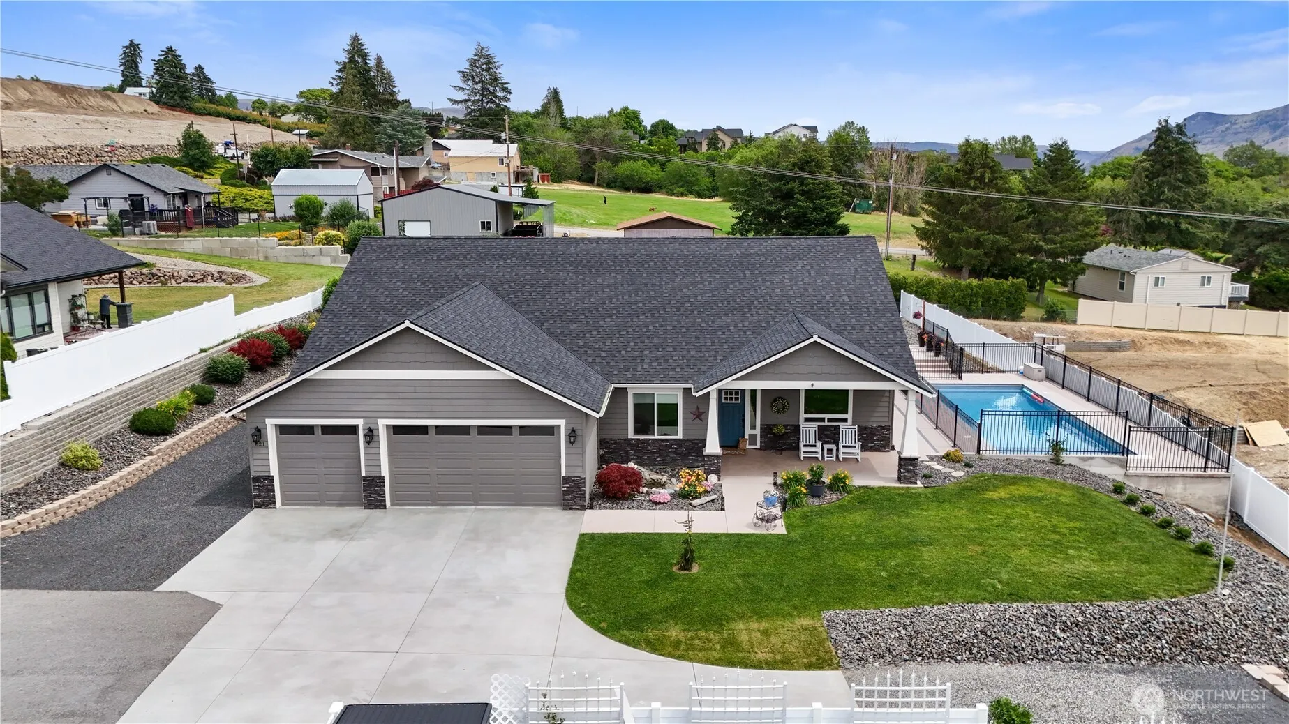 Property photo for 821 S Mary Avenue, East Wenatchee