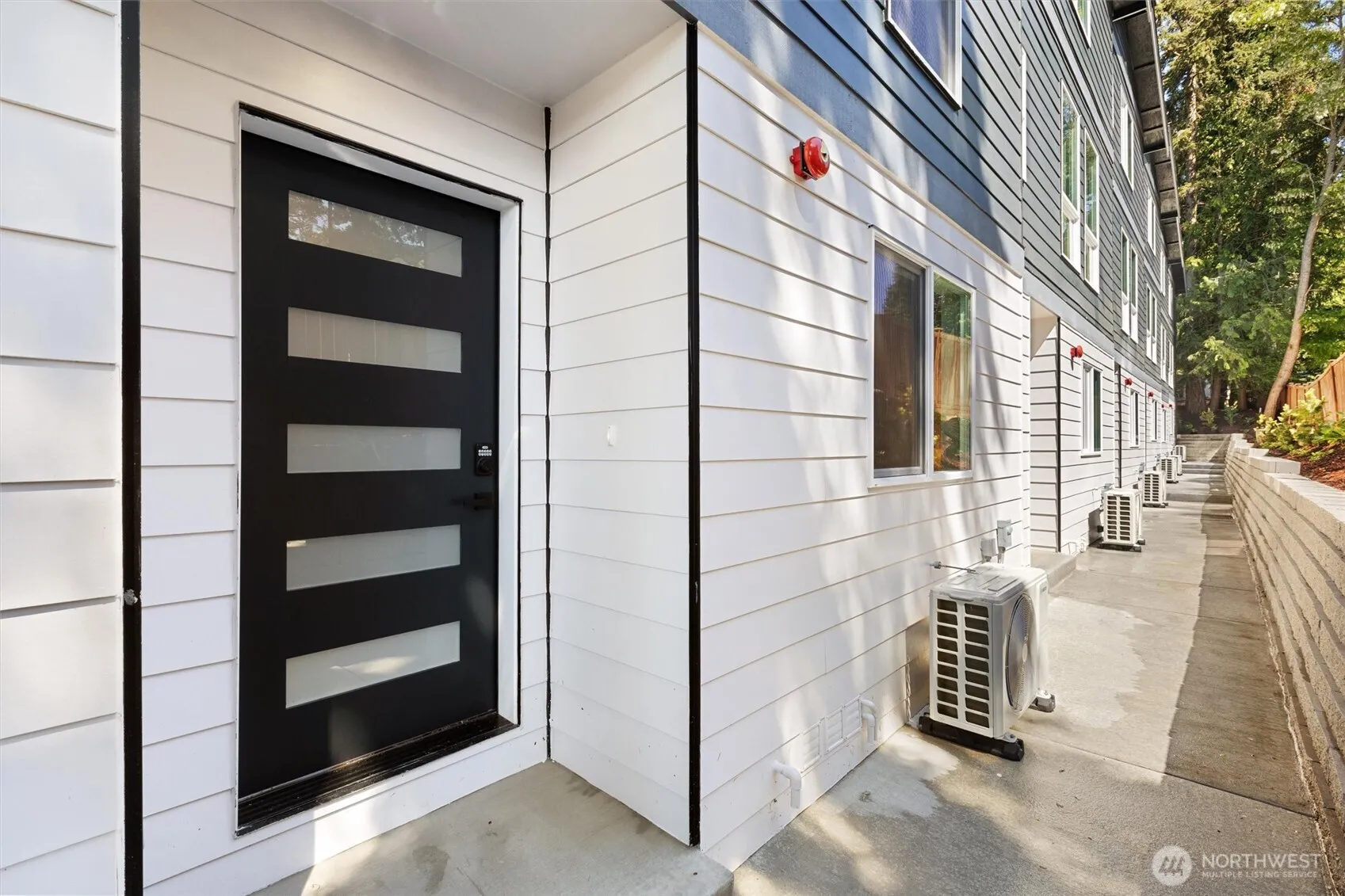 Property photo for 7103 210 Street Sw #b, Edmonds photo 2