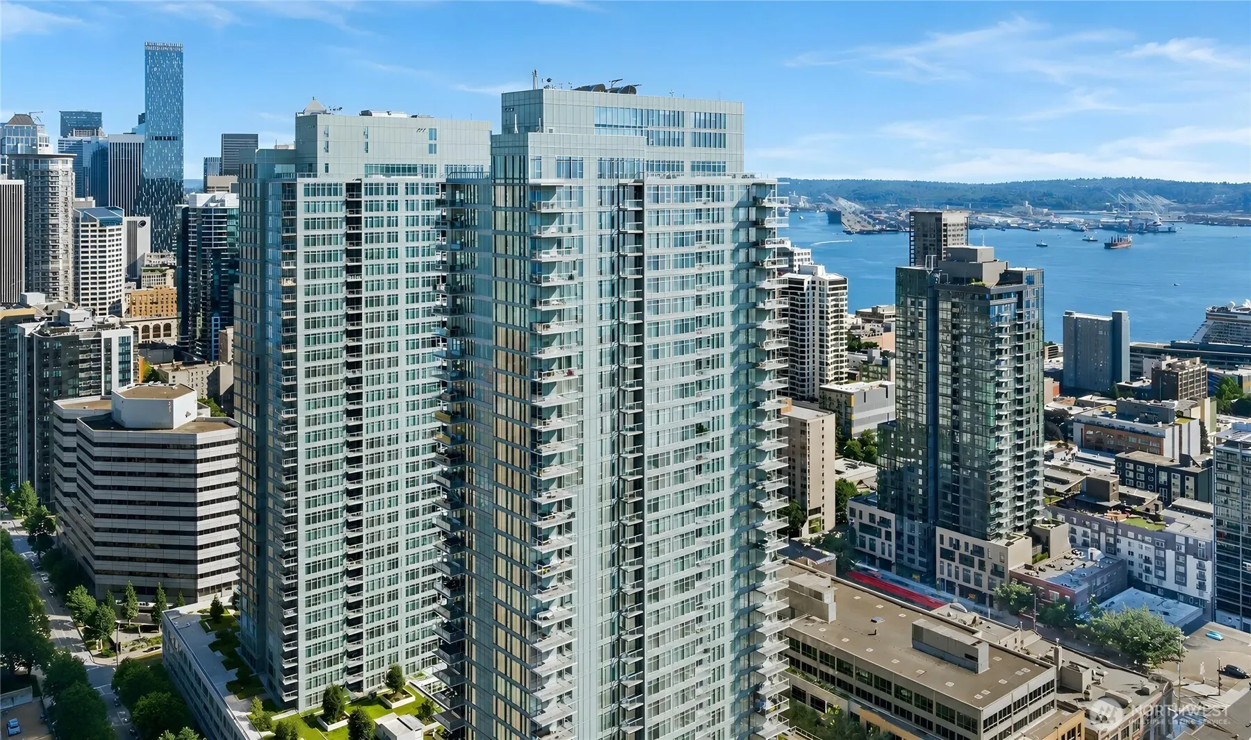 Property photo for 583 Battery Street #3602n, Seattle photo 2