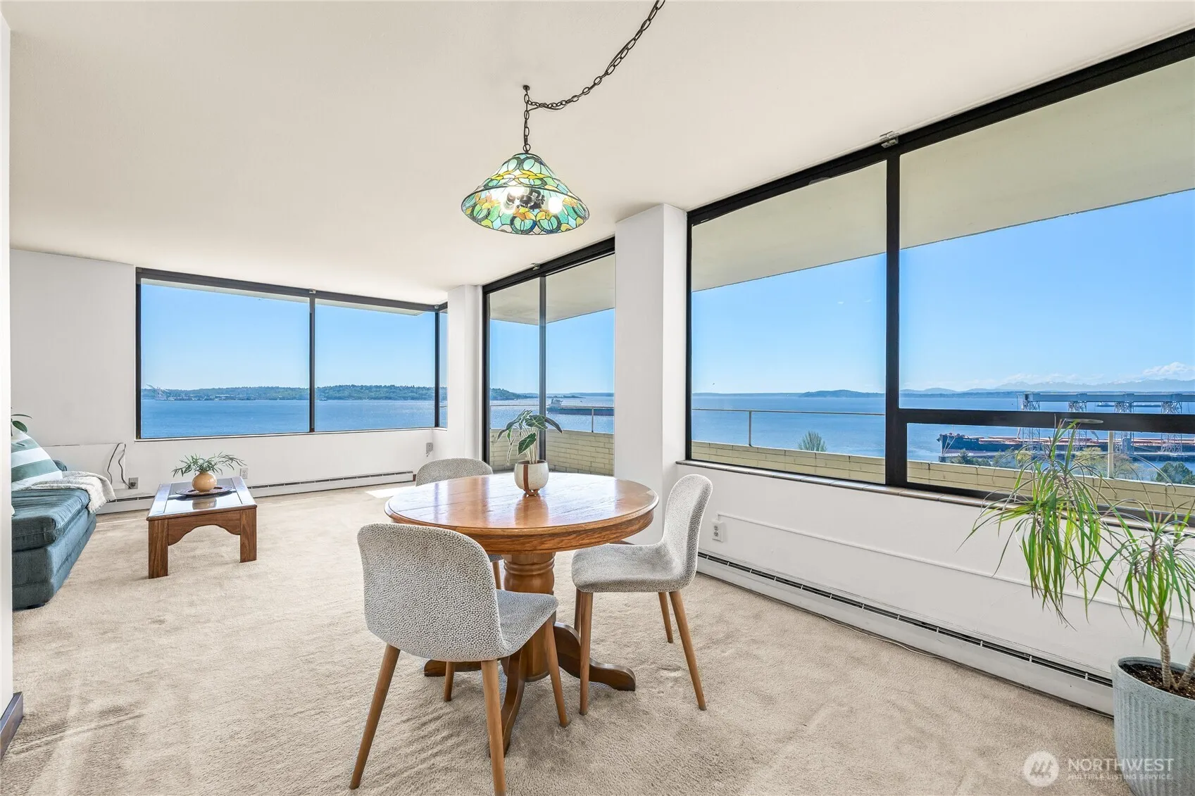 Property photo for 521 5th Avenue W #602, Seattle photo 2