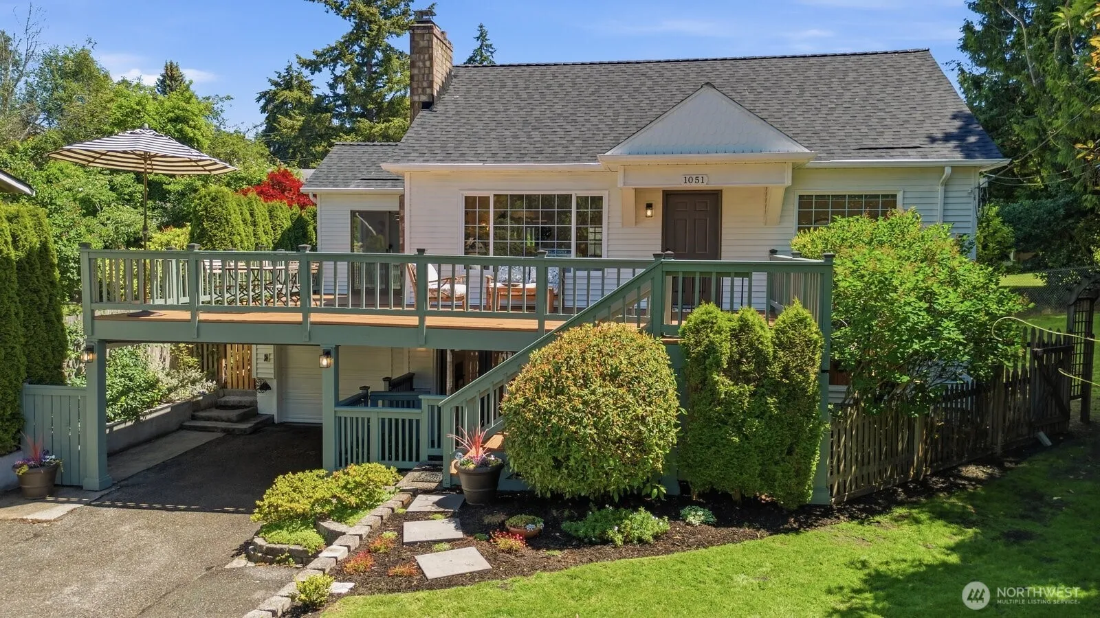 Property photo for 1051 2nd Avenue S, Edmonds photo 2