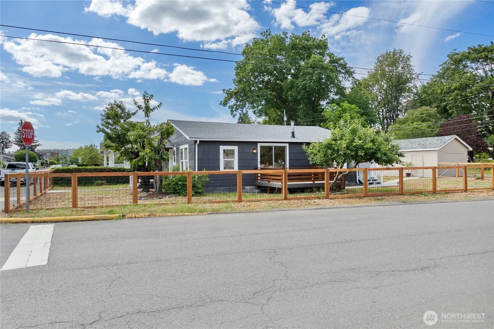 Property photo for 421 4th Street Ne, Auburn photo 2