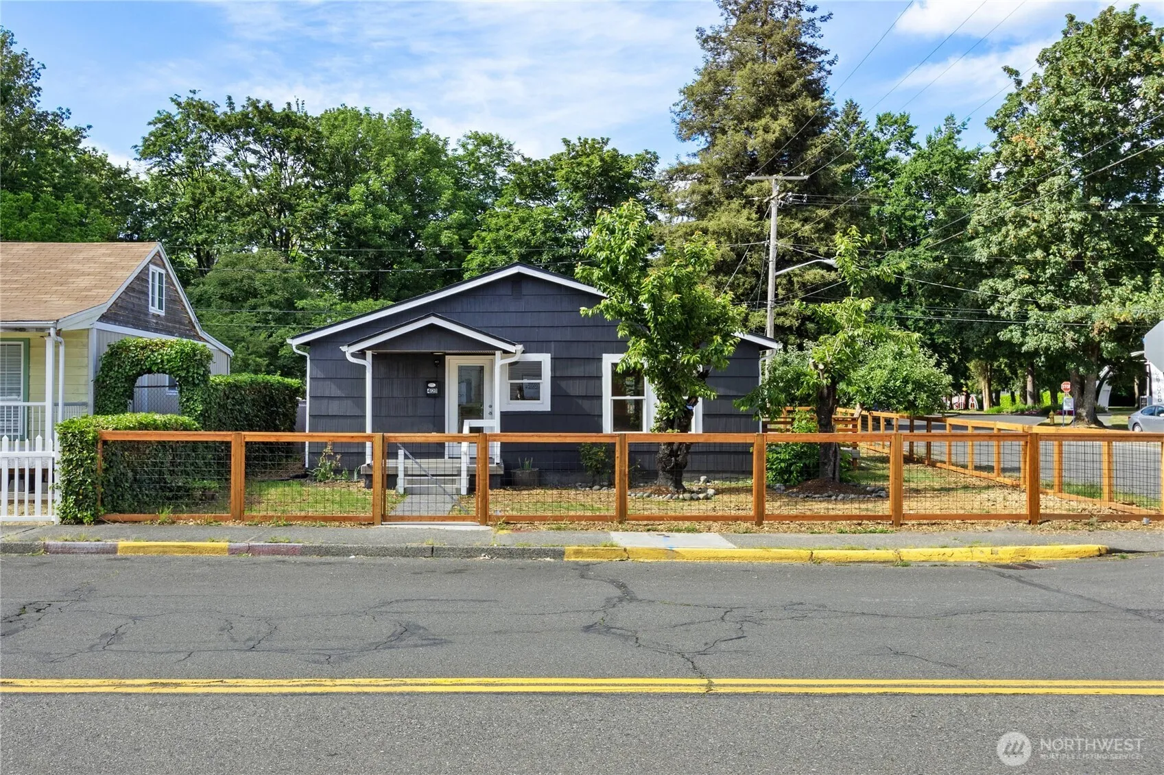 Property photo for 421 4th Street Ne, Auburn