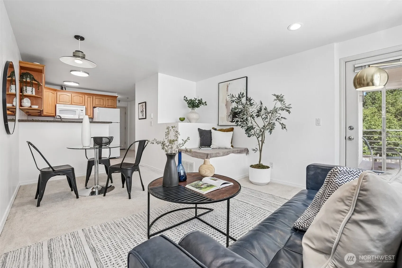 Property photo for 5624 Roosevelt Way Ne #202, Seattle