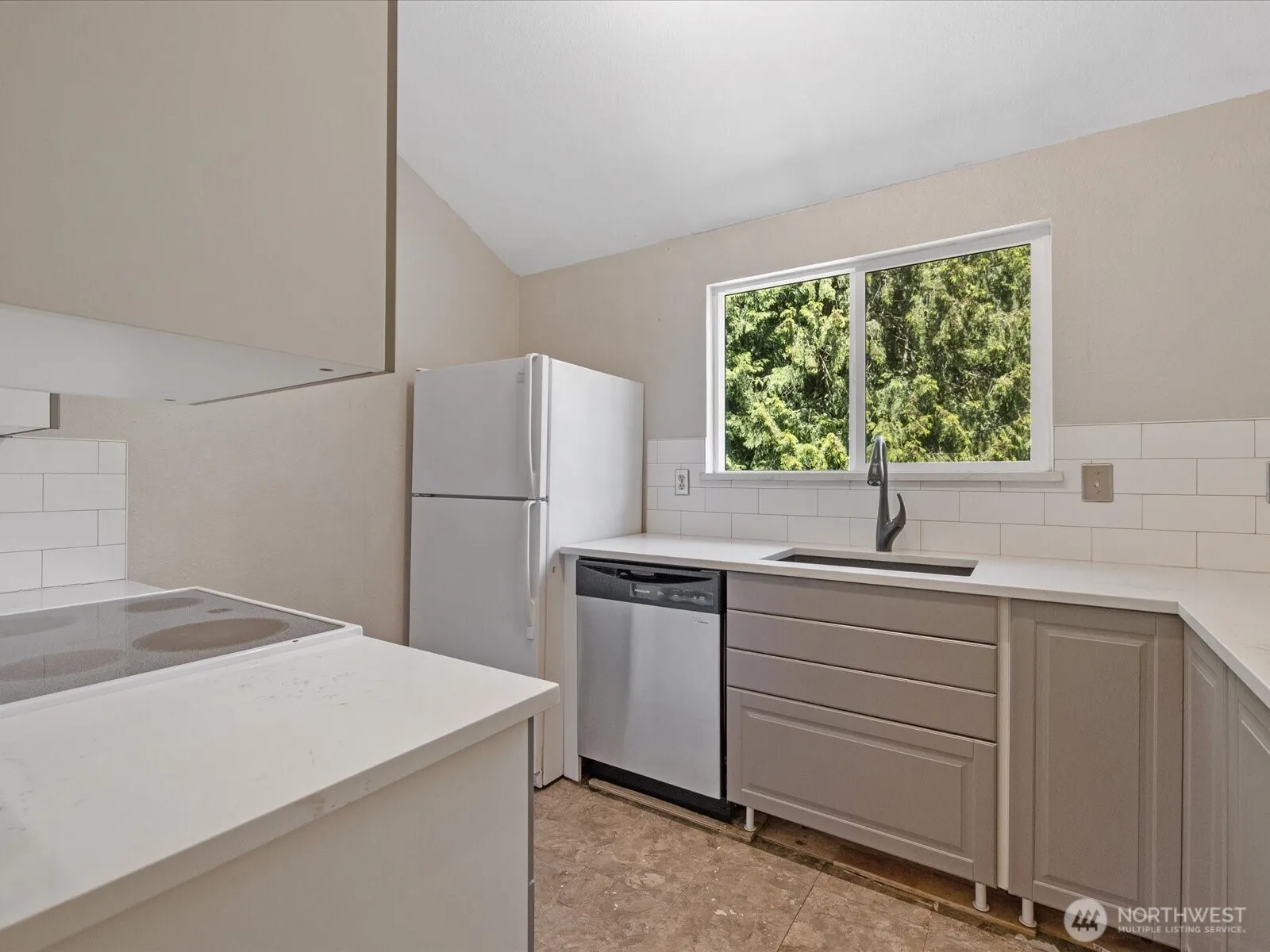 Property photo for 820 E Cady Road #d202, Everett photo 3
