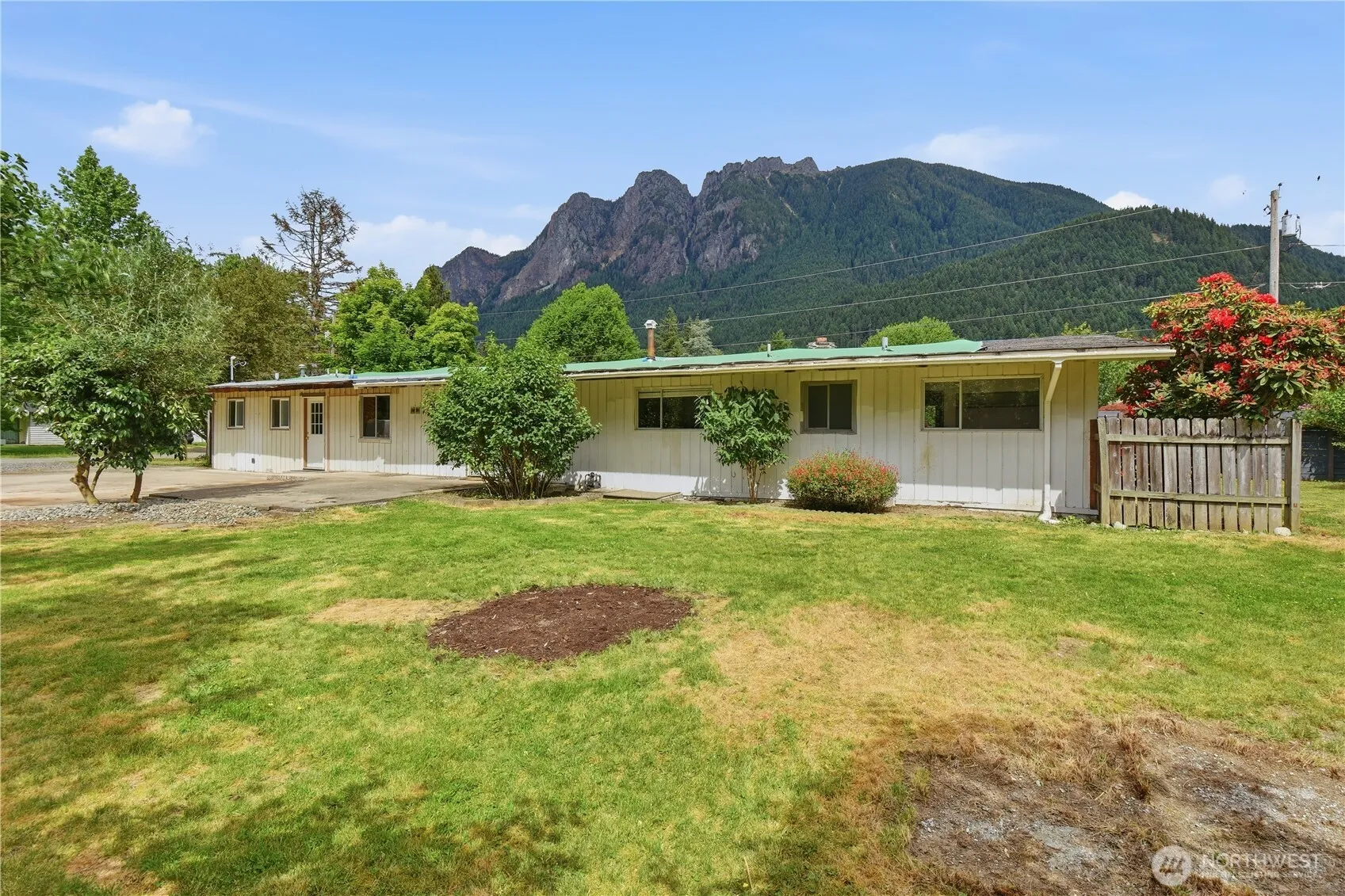 Property photo for 817 Ne 10th St, North Bend photo 2