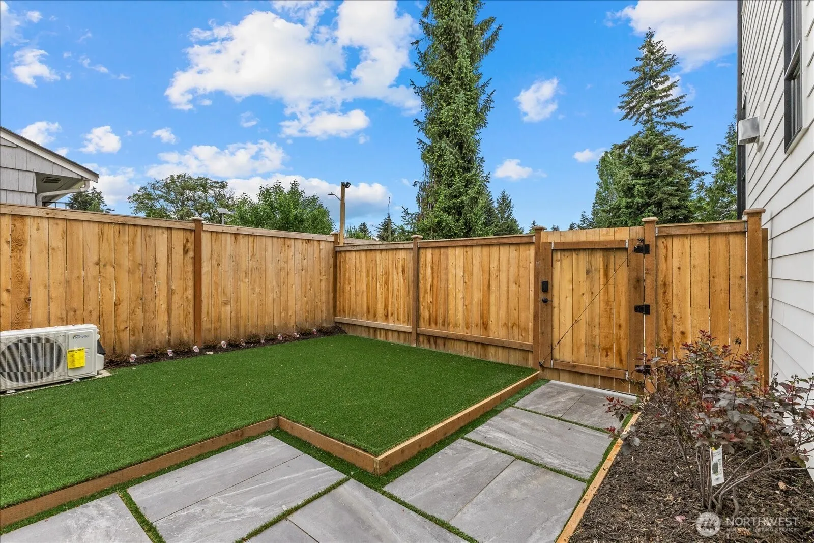 Property photo for 11709 Roosevelt Way Ne, Seattle