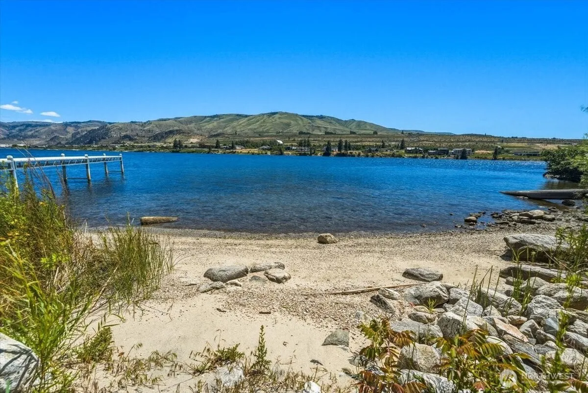 Property photo for 200 Stayman Flats Rd, Chelan photo 2