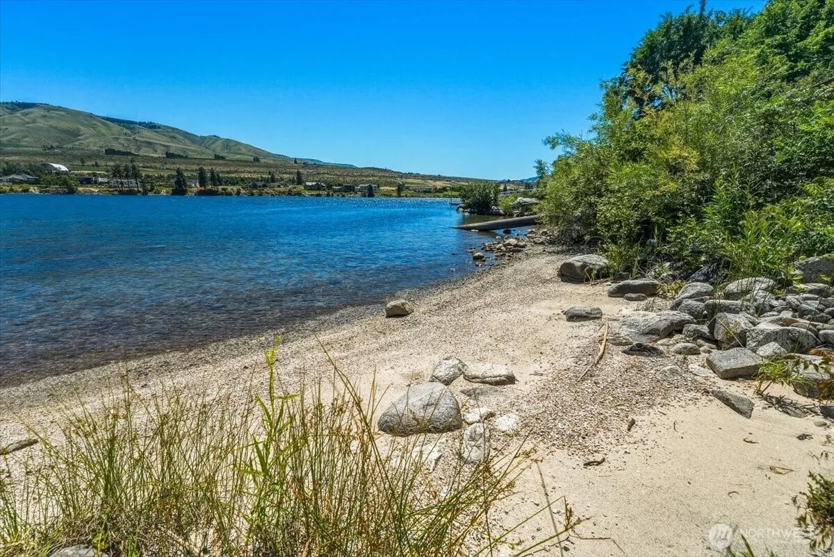 Property photo for 200 Stayman Flats Rd, Chelan photo 3