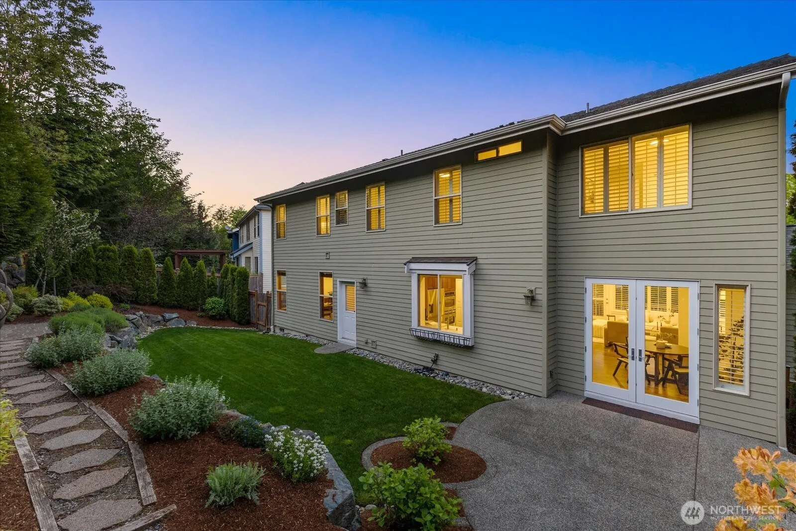 Property photo for 423 Sky Country Way Nw, Issaquah photo 4