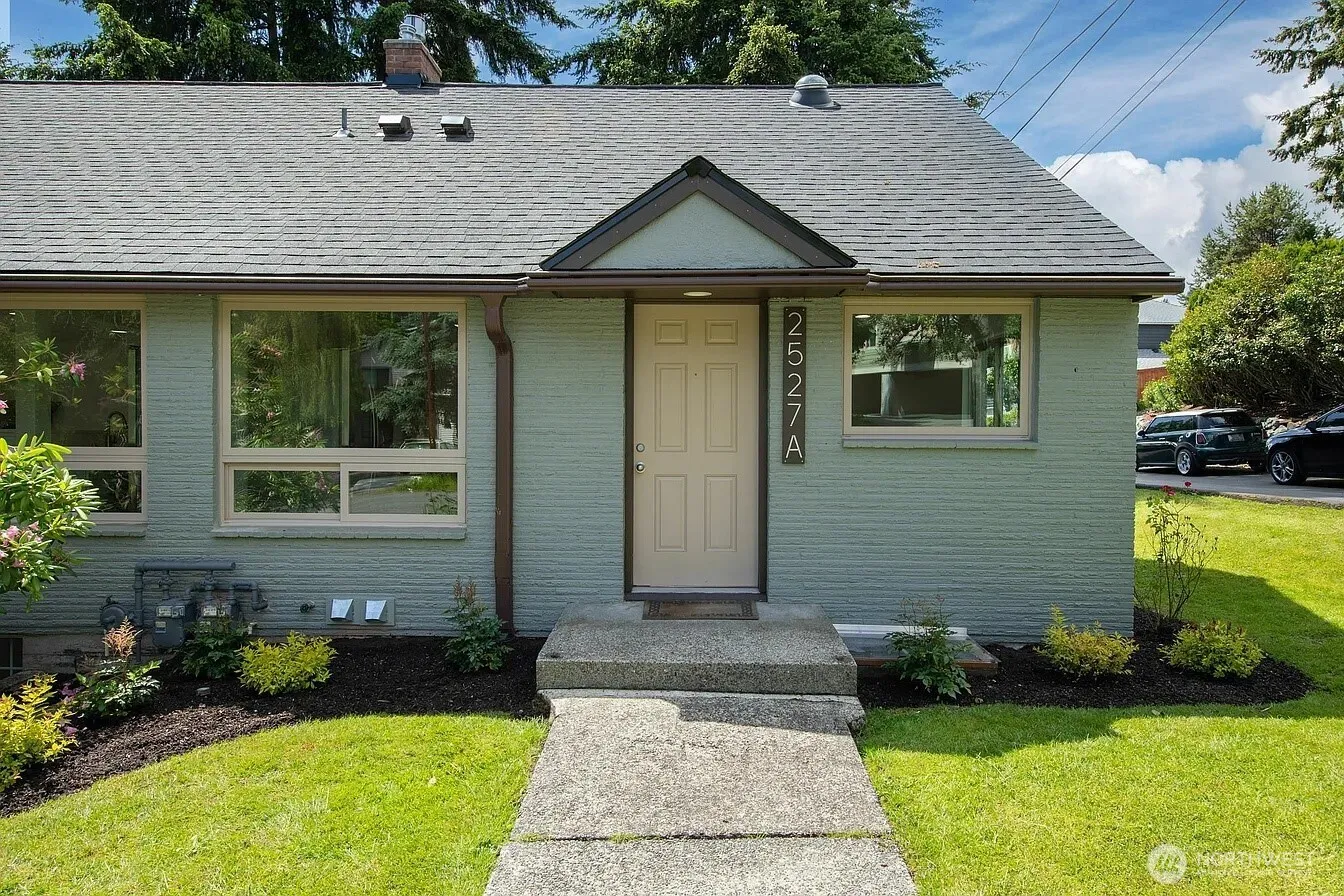 Property photo for 2527 Ne 110th Street #a, Seattle