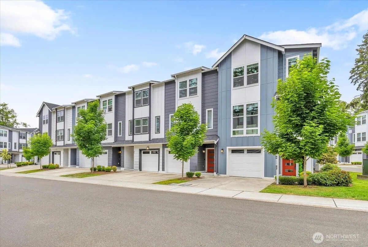 Property photo for 13717 Admiralty Way #h5, Lynnwood