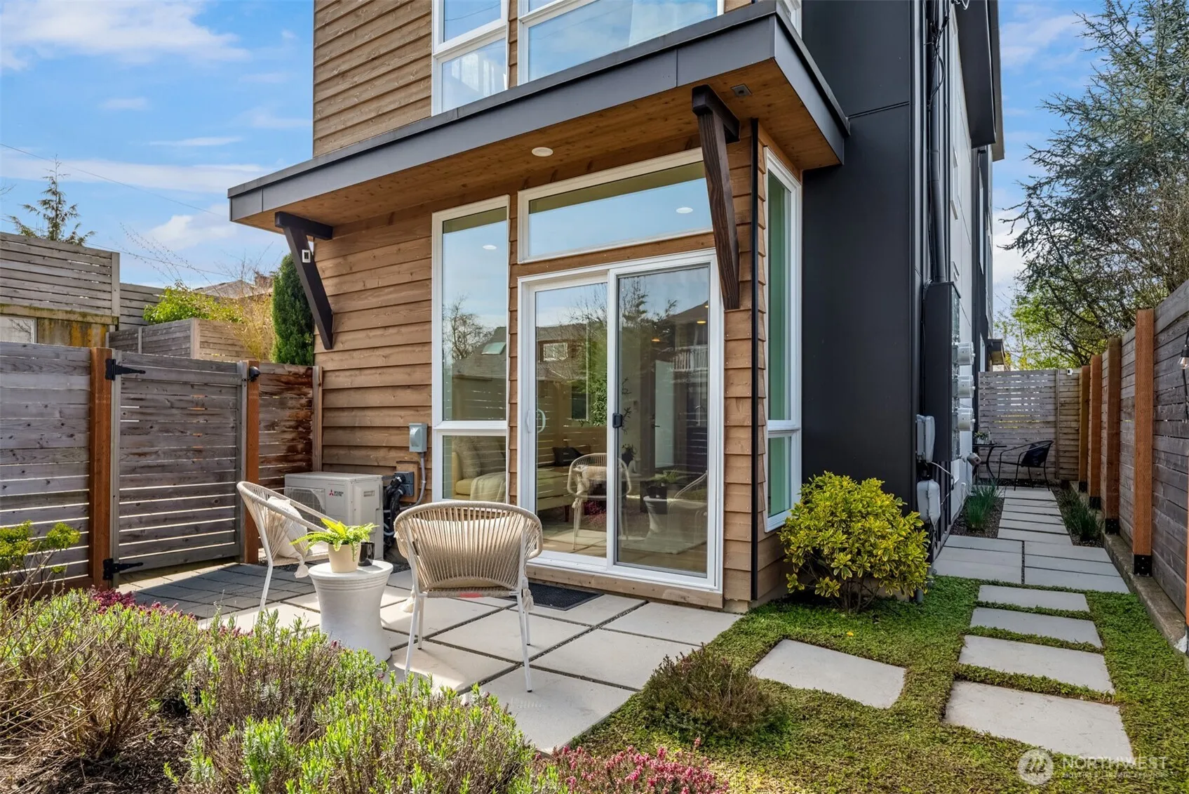 Property photo for 6710 36th Avenue Sw #b, Seattle photo 4