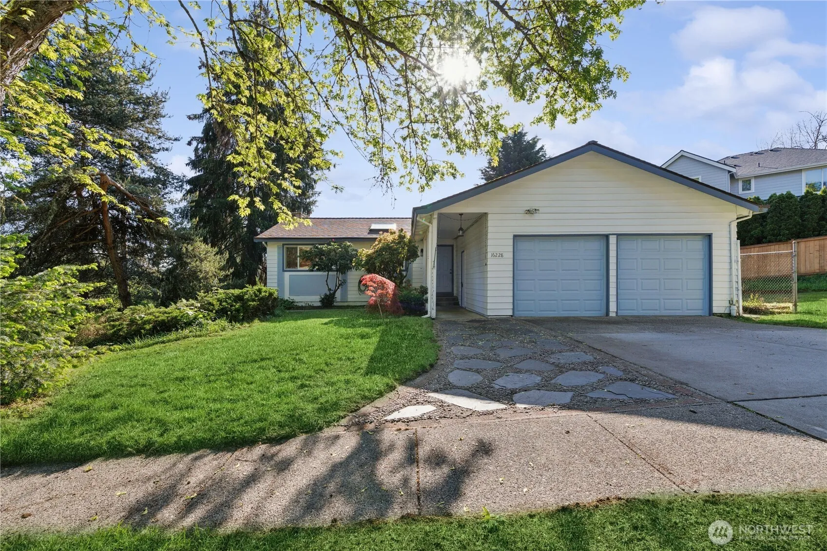 Property photo for 16226 Ne 57th Street, Redmond