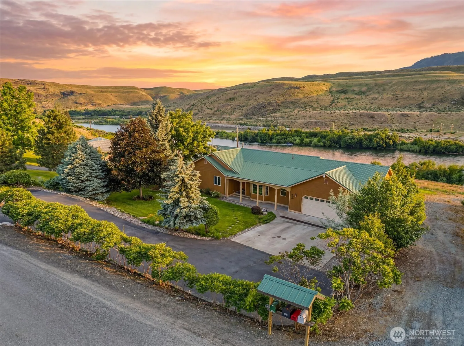 Property photo for 105 Bill Shaw Road, Pateros