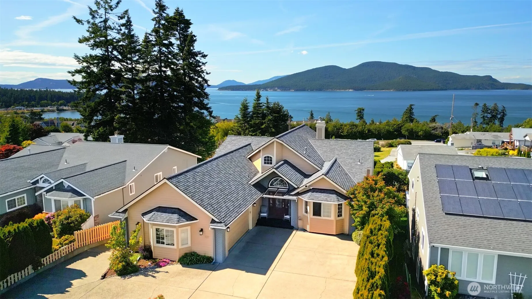 Property photo for 4211 Glasgow Way, Anacortes photo 3
