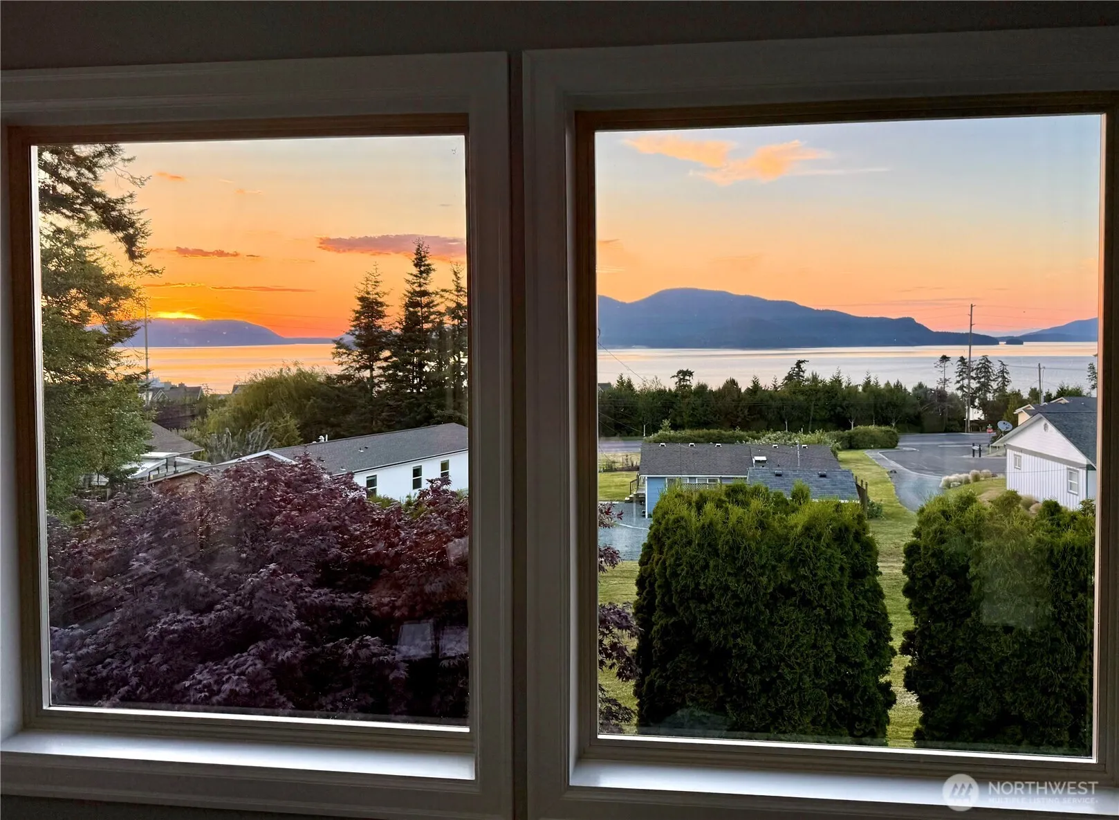 Property photo for 4211 Glasgow Way, Anacortes photo 2