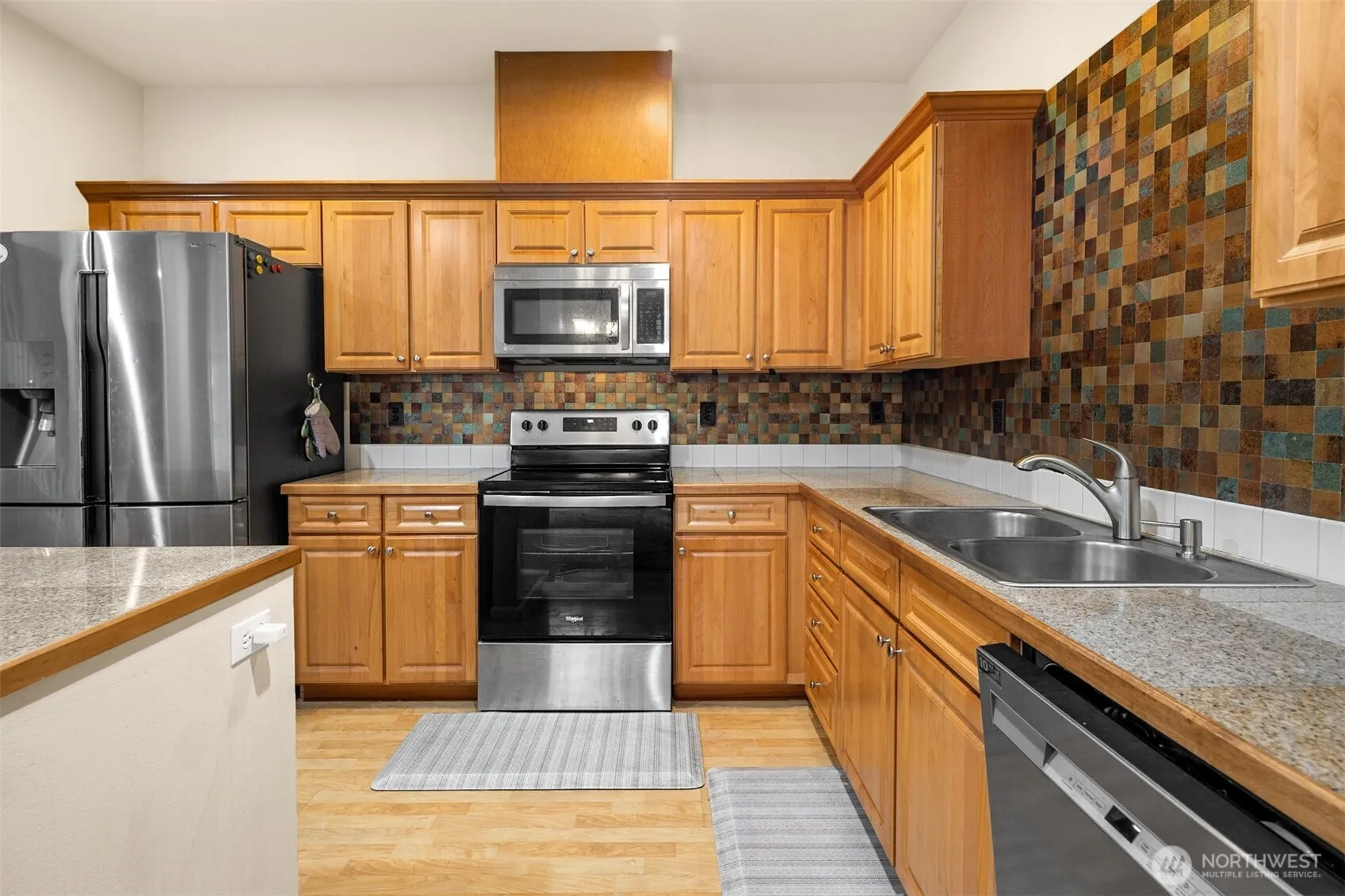 Property photo for 10700 Se 260th Street #e103, Kent photo 3