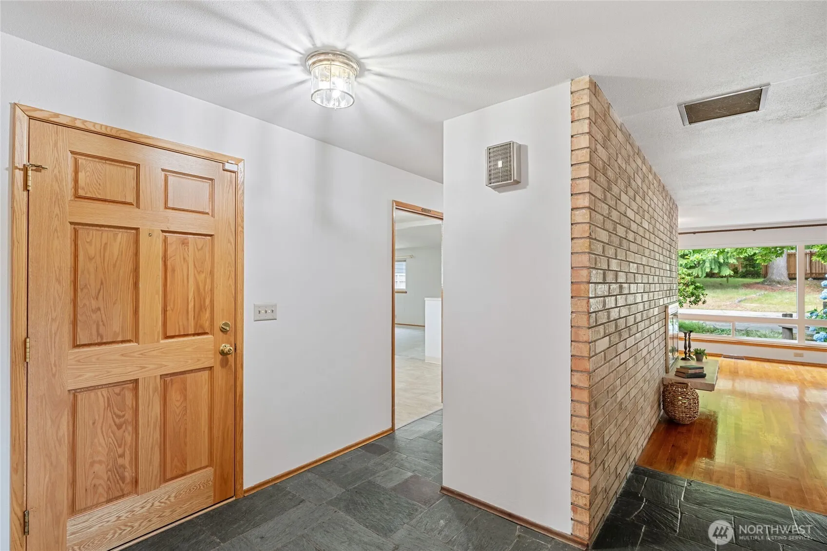 Property photo for 15821 14th Avenue Sw, Burien photo 3