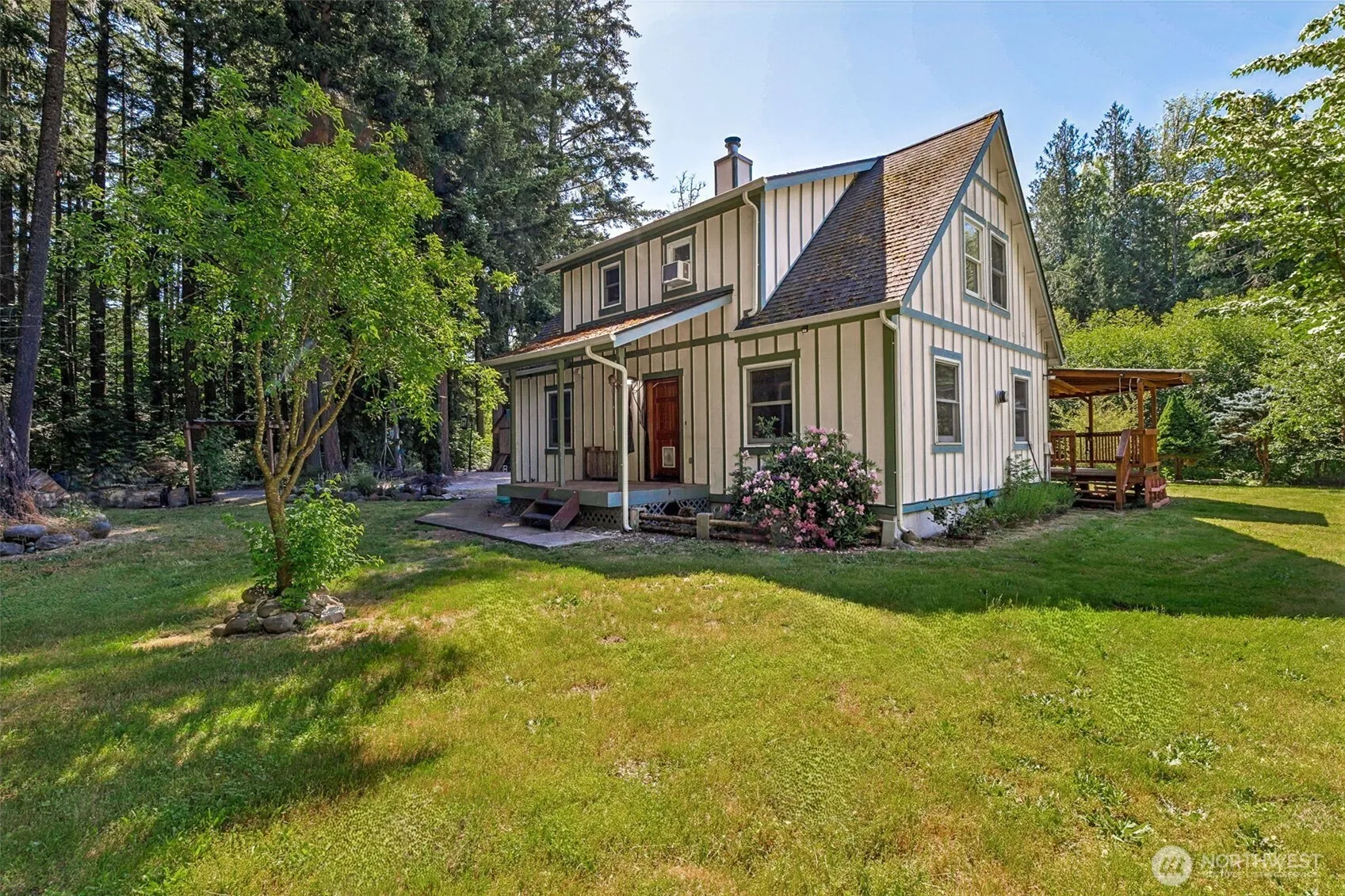 Property photo for 15711 Vail Cut Off Road Se, Rainier