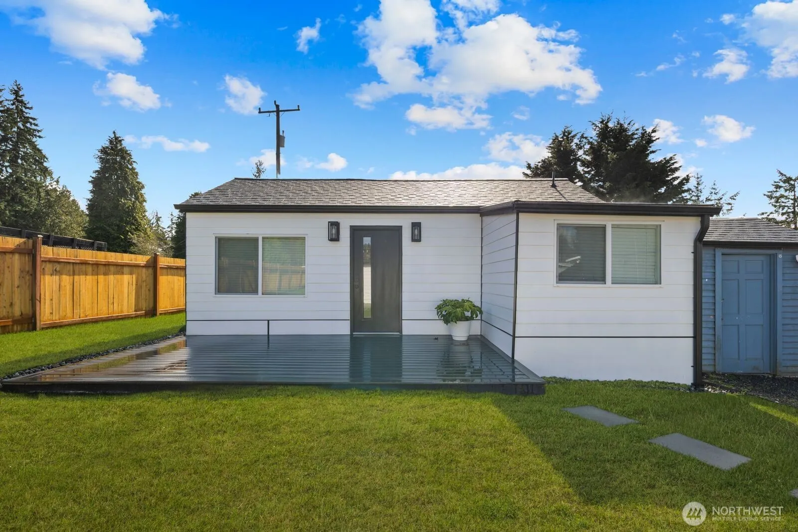 Property photo for 1747 1/2 Ne 147th St, Shoreline photo 4
