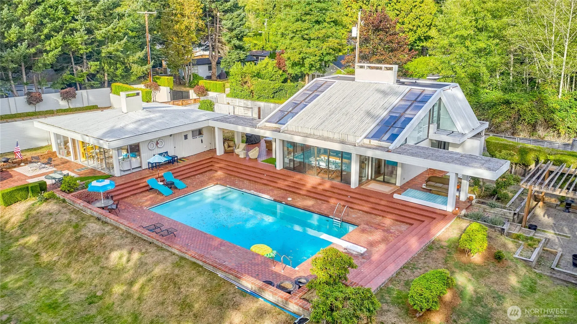 Property photo for 345 Gulf View Crescent, Point Roberts photo 3