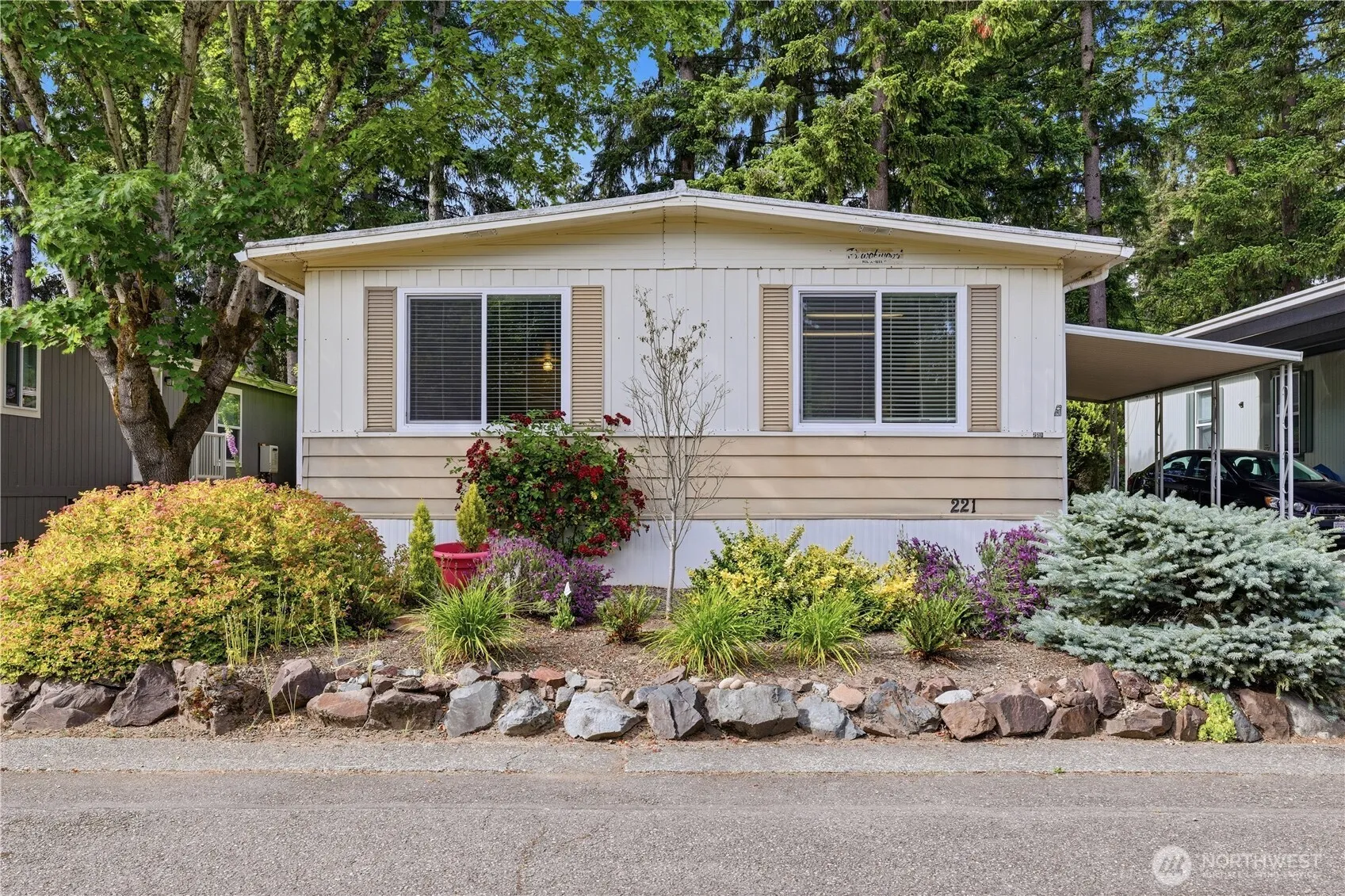 Property photo for 18425 Ne 95th Street #221, Redmond photo 2
