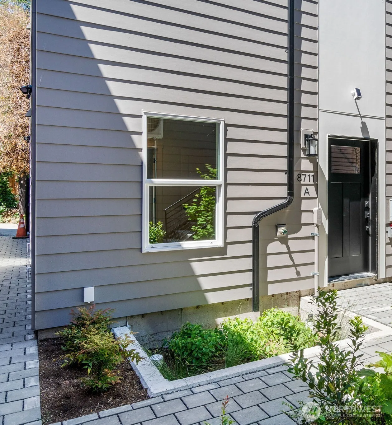 Property photo for 8711 15th Avenue Nw #a, Seattle photo 3