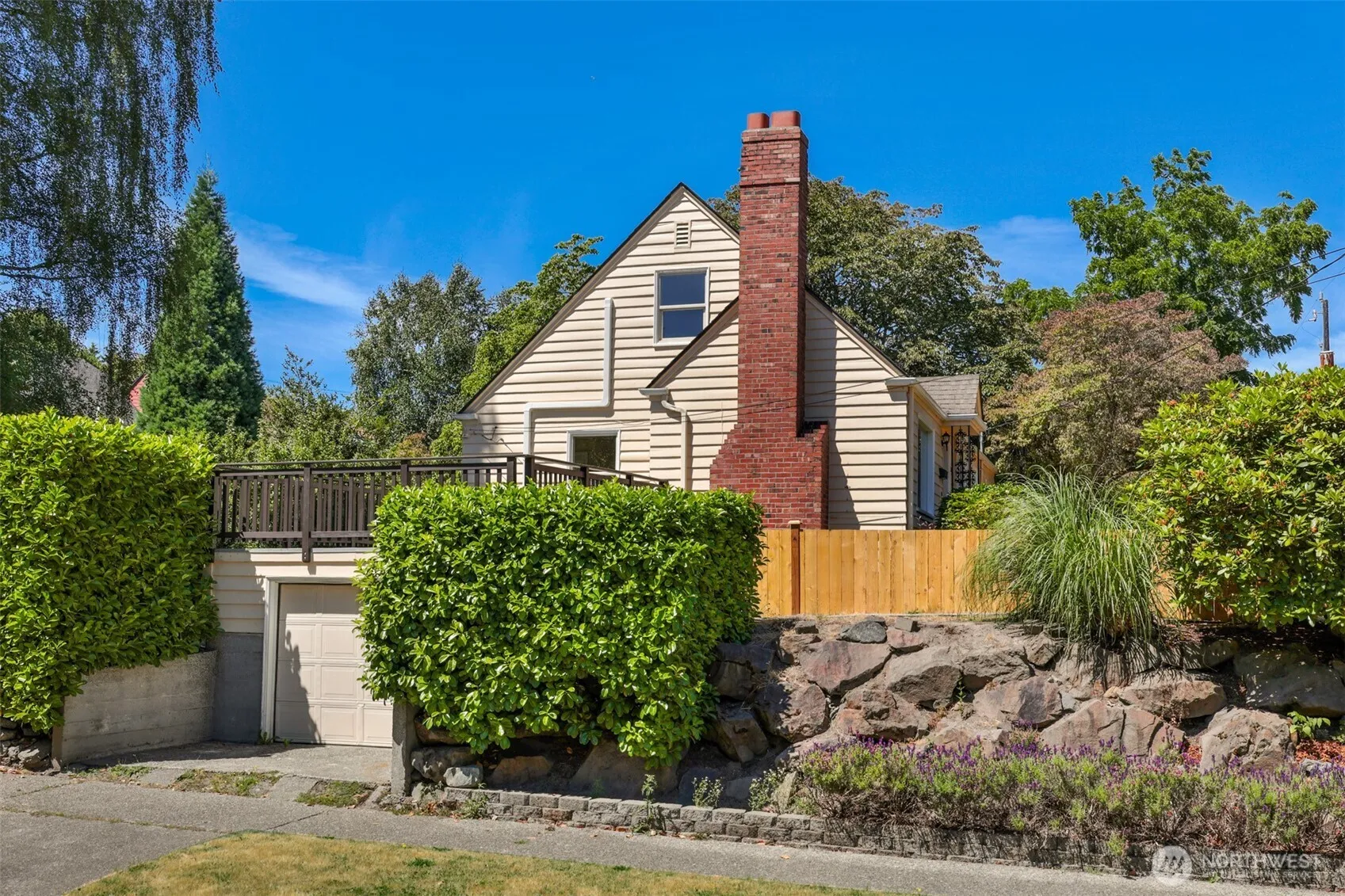 Property photo for 6203 39th Avenue Ne, Seattle photo 4
