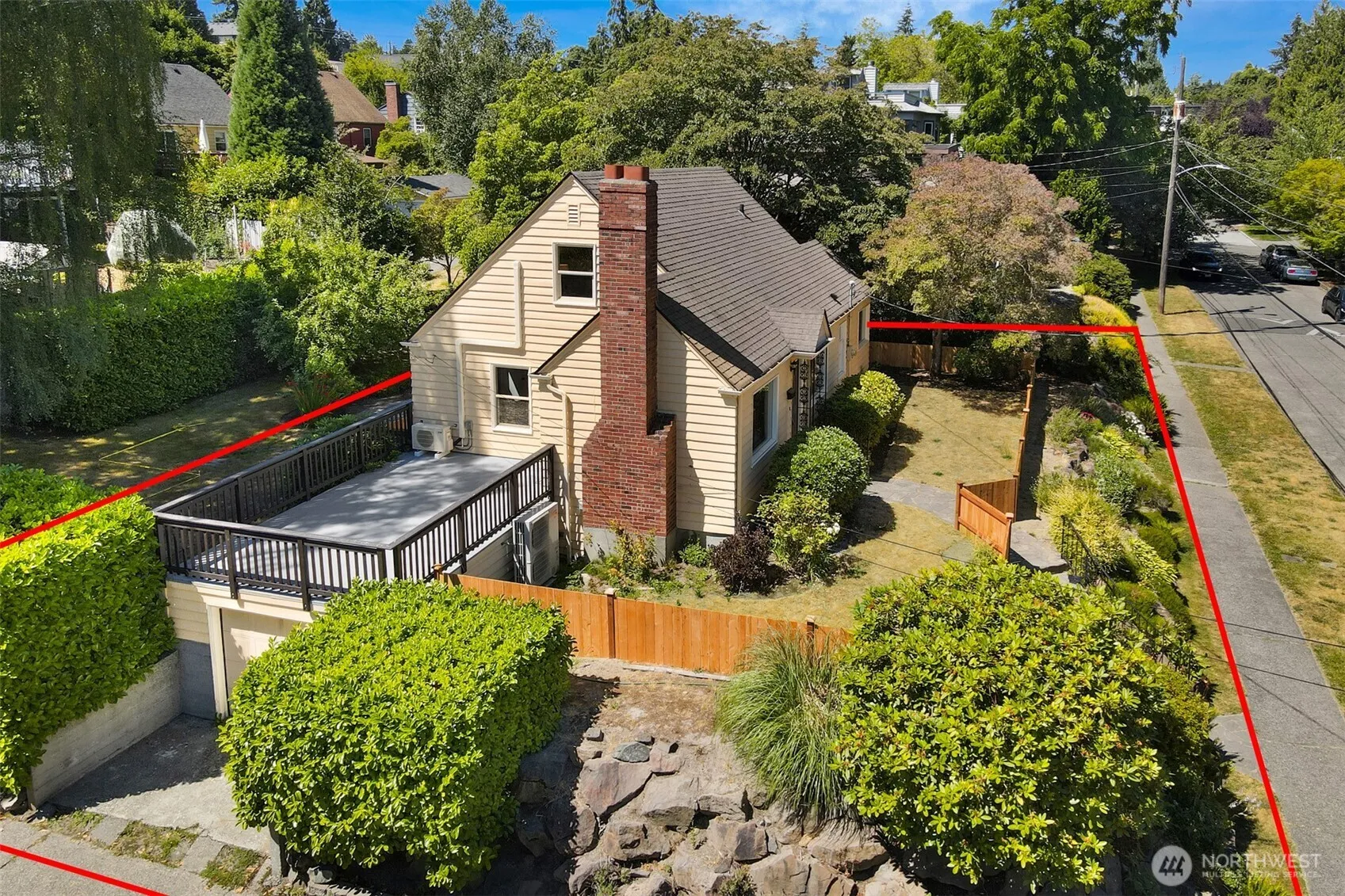 Property photo for 6203 39th Avenue Ne, Seattle photo 3