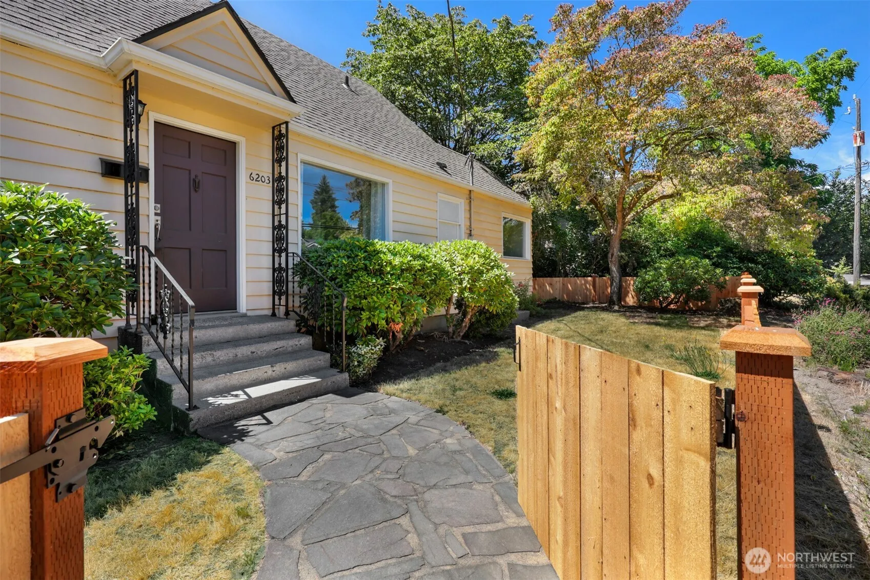 Property photo for 6203 39th Avenue Ne, Seattle photo 2