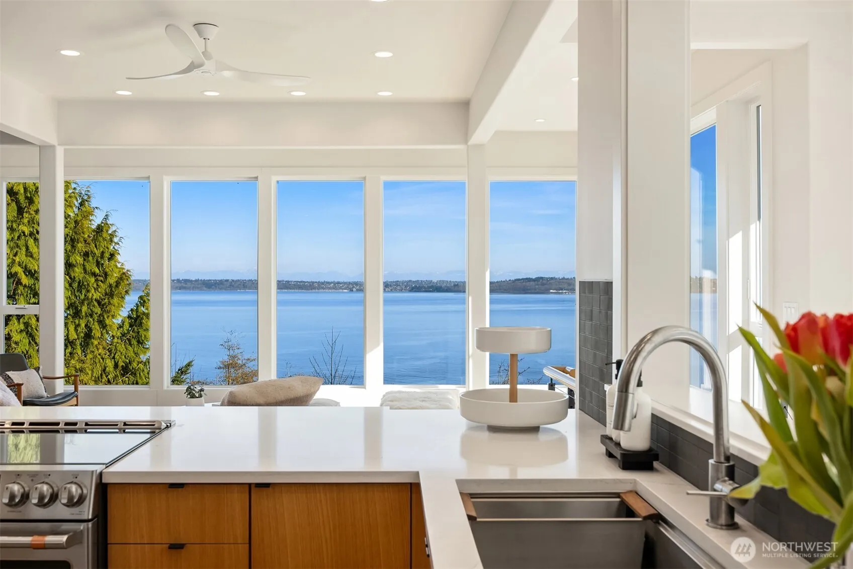 Property photo for 12168 Sunrise Drive Ne, Bainbridge Island photo 3