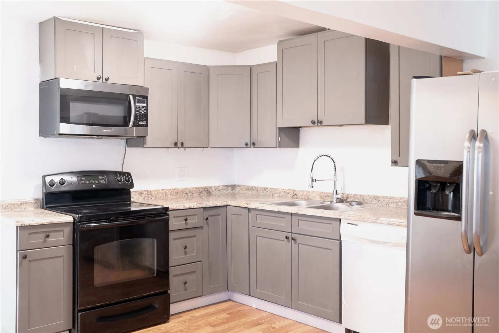 Property photo for 112 W Loop Drive, Moses Lake photo 5