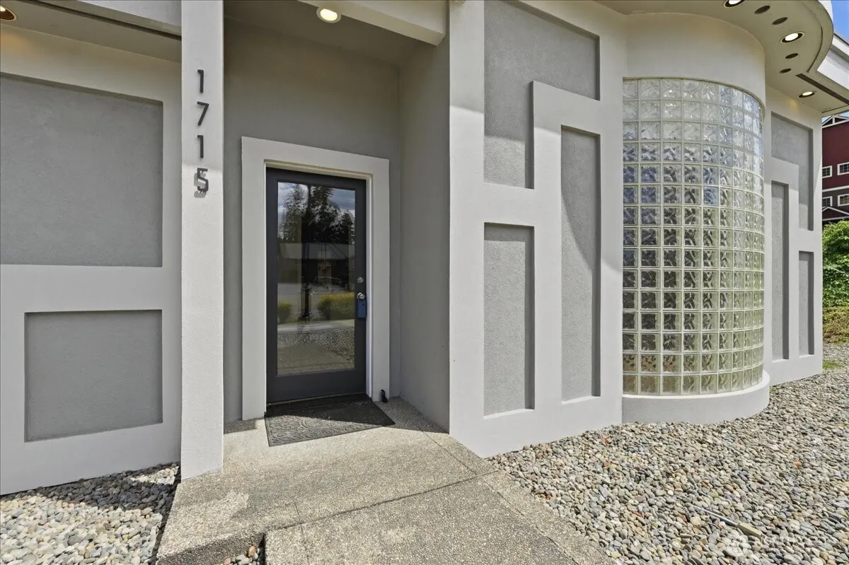 Property photo for 1715 Meridian Avenue E, Edgewood