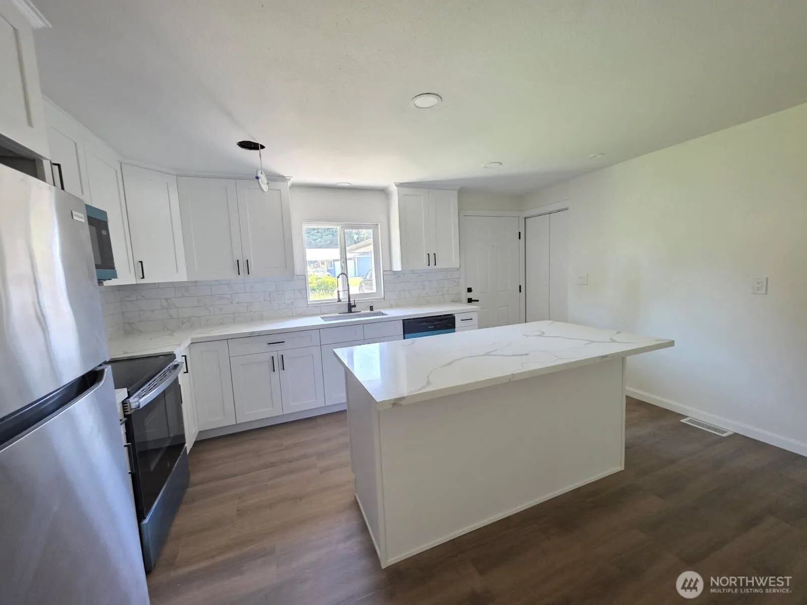 Property photo for 17843 110th Avenue Se, Renton photo 3
