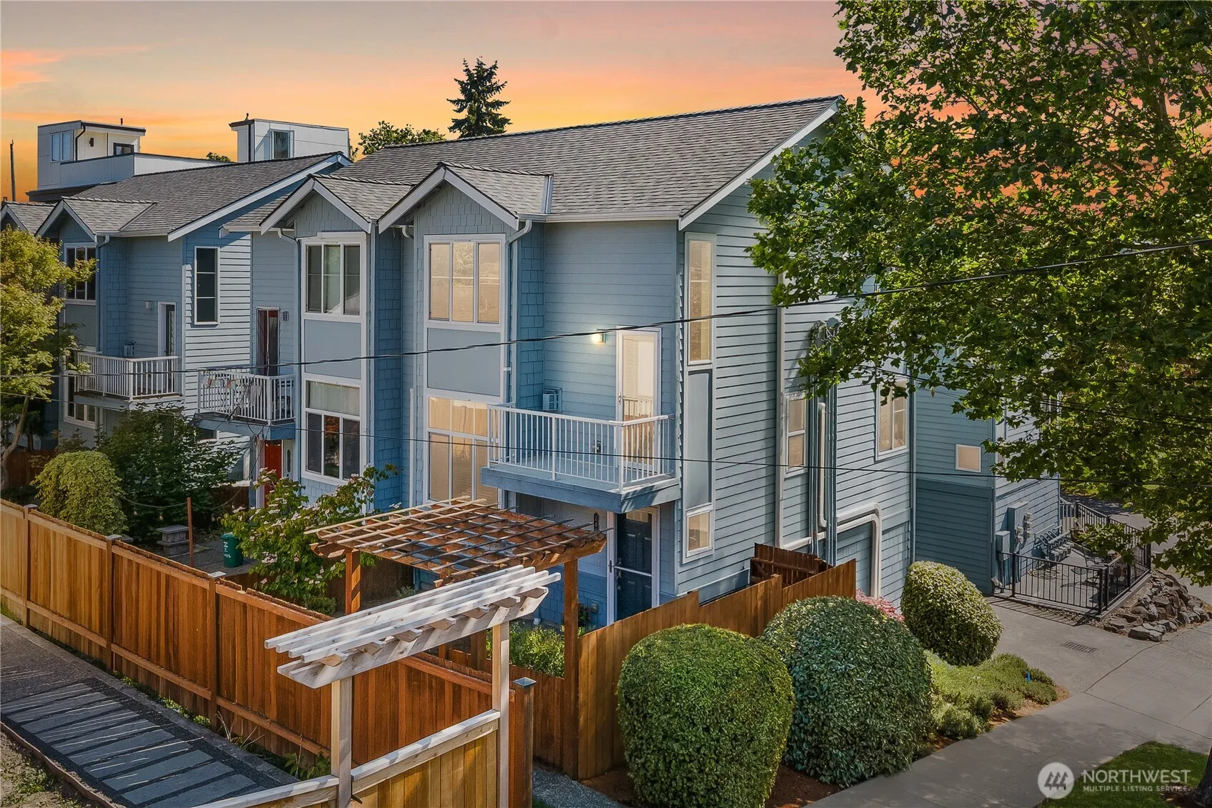 Property photo for 2400 W Boston Street, Seattle photo 3