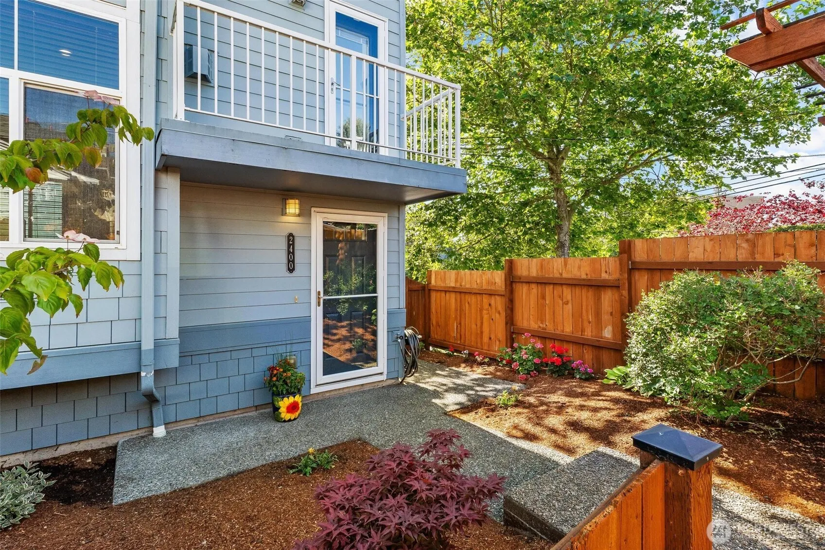 Property photo for 2400 W Boston Street, Seattle photo 2