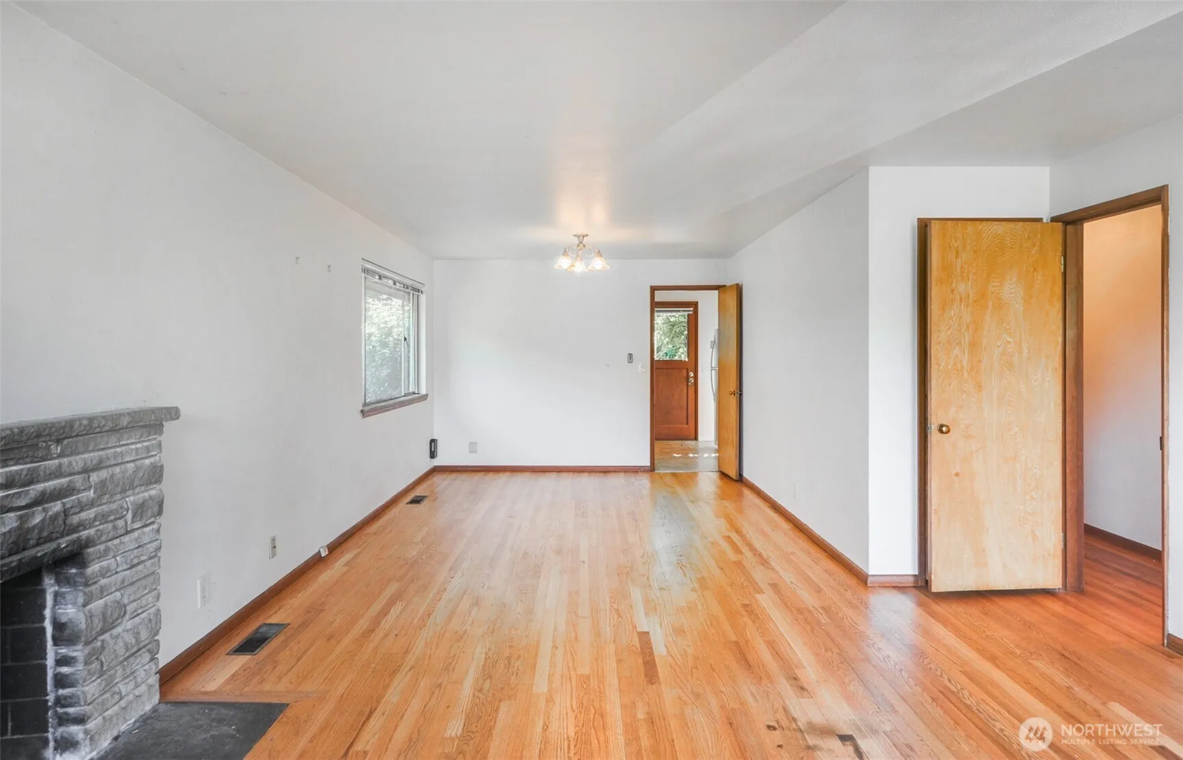 Property photo for 4929 55th Avenue S, Seattle photo 3