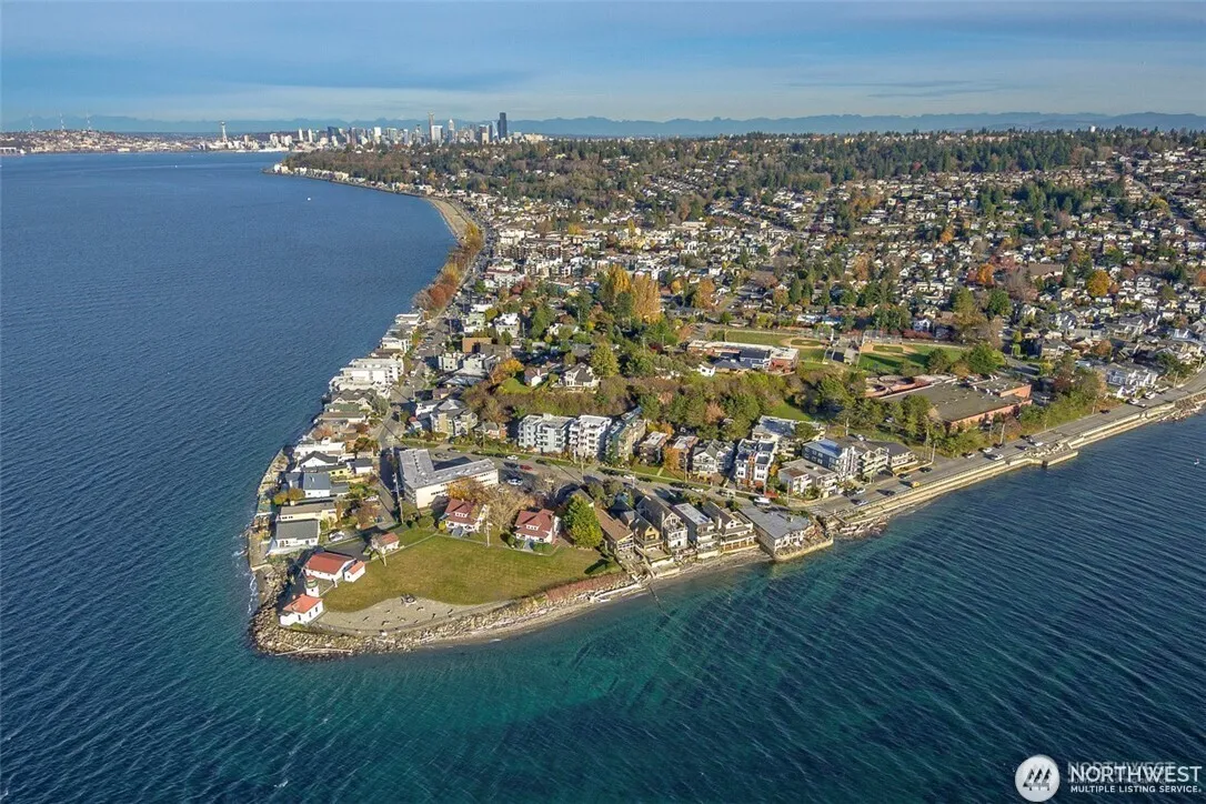 Property photo for 3015 Alki Avenue Sw, Seattle photo 3