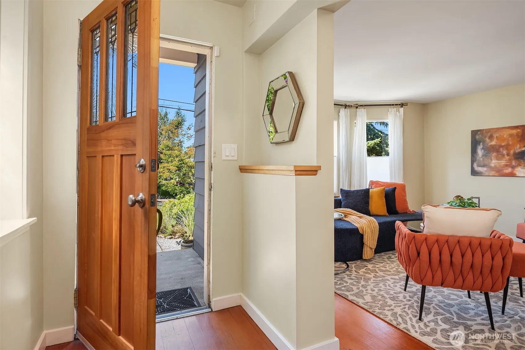 Property photo for 2418 Queen Anne Avenue N, Seattle photo 5