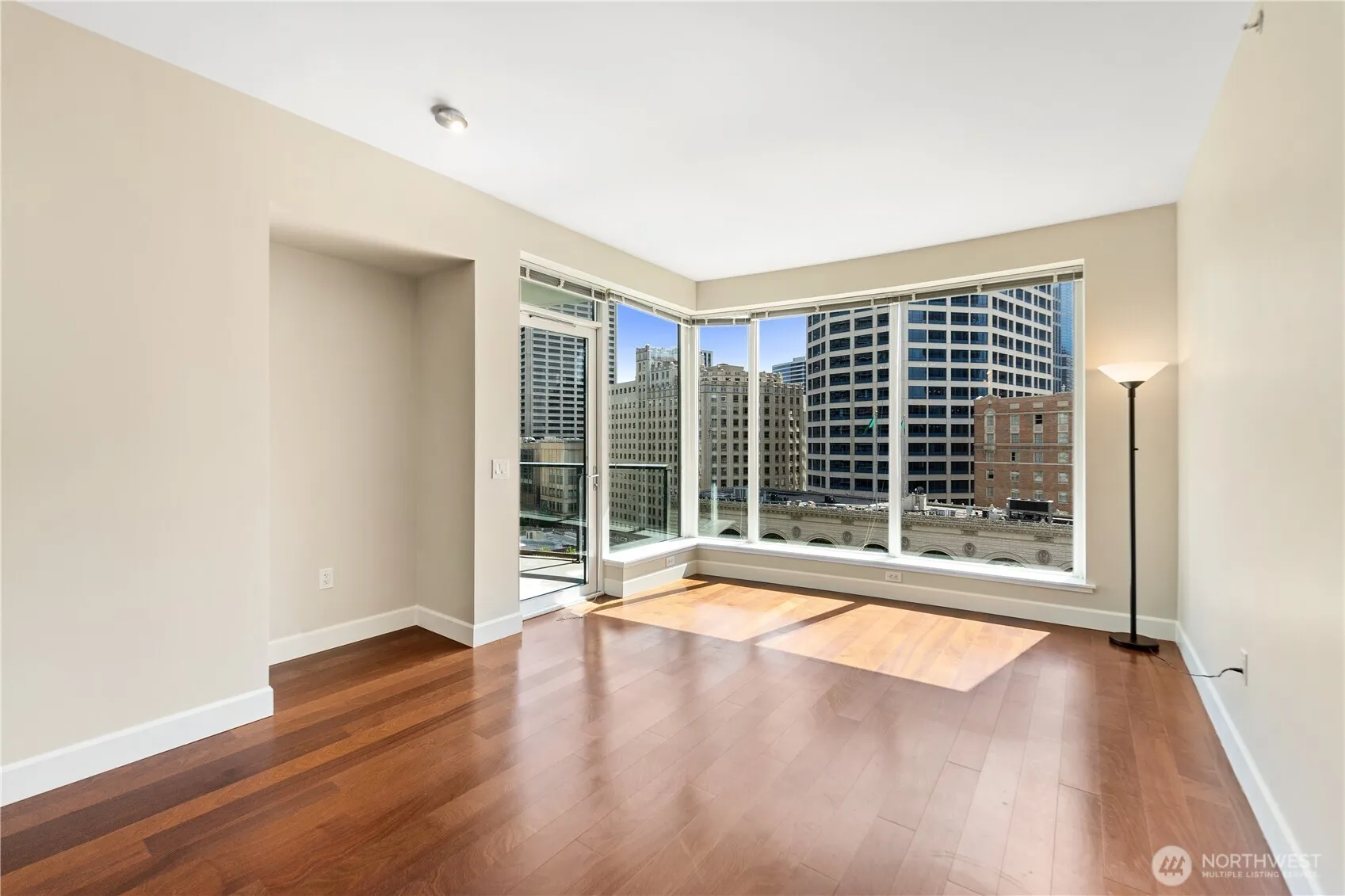 Property photo for 1920 4th Avenue #907, Seattle photo 3