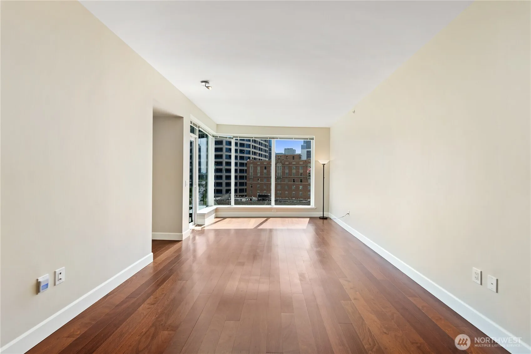 Property photo for 1920 4th Avenue #907, Seattle photo 2