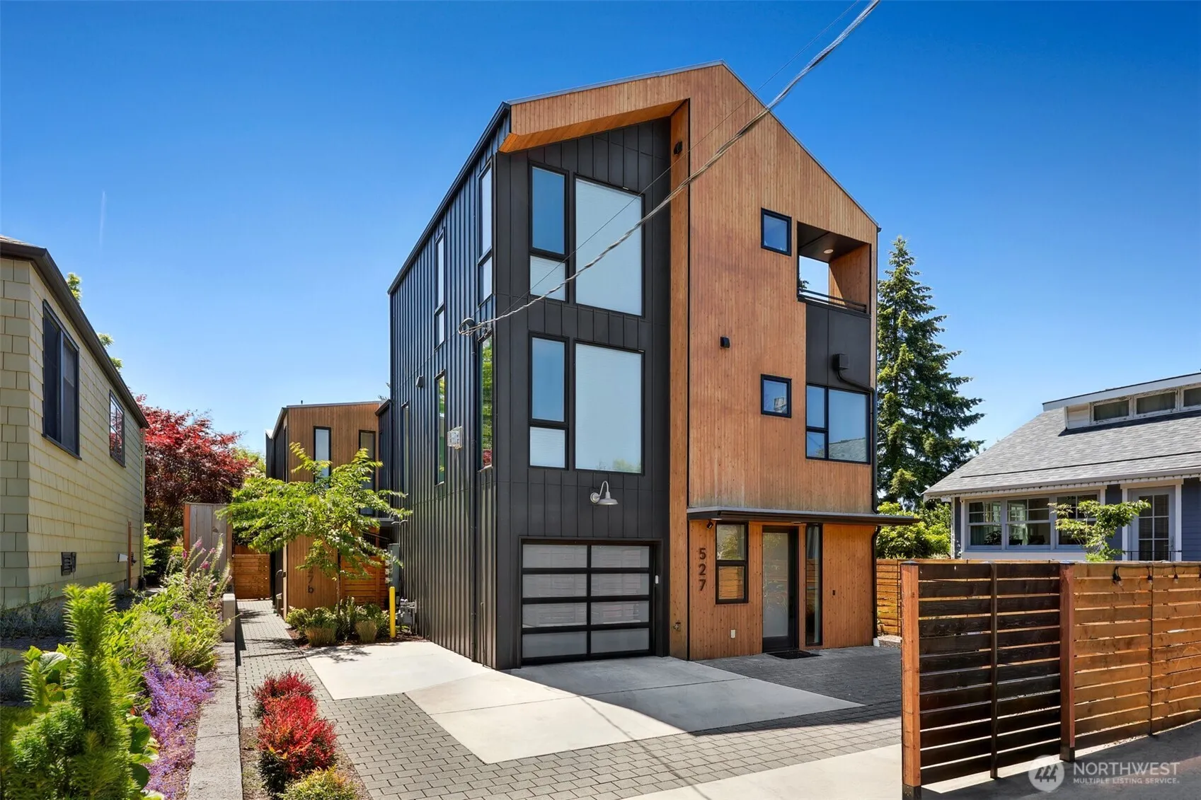Property photo for 527 B Ne 89th Street, Seattle