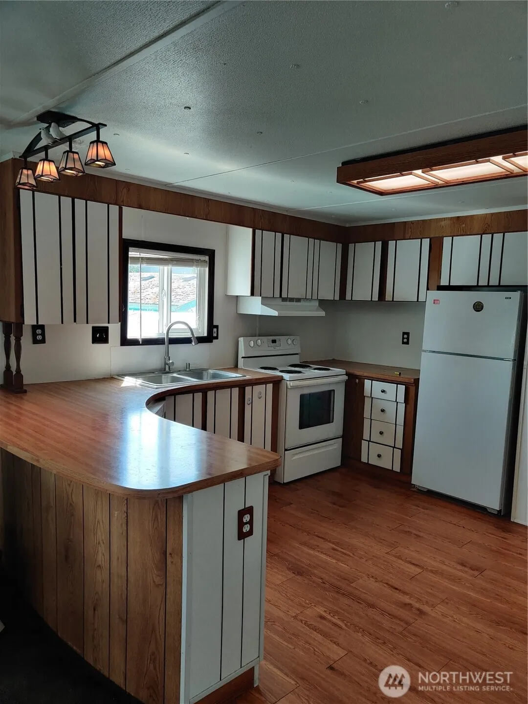 Property photo for 7031 Ne 175th Street #5, Kenmore photo 5