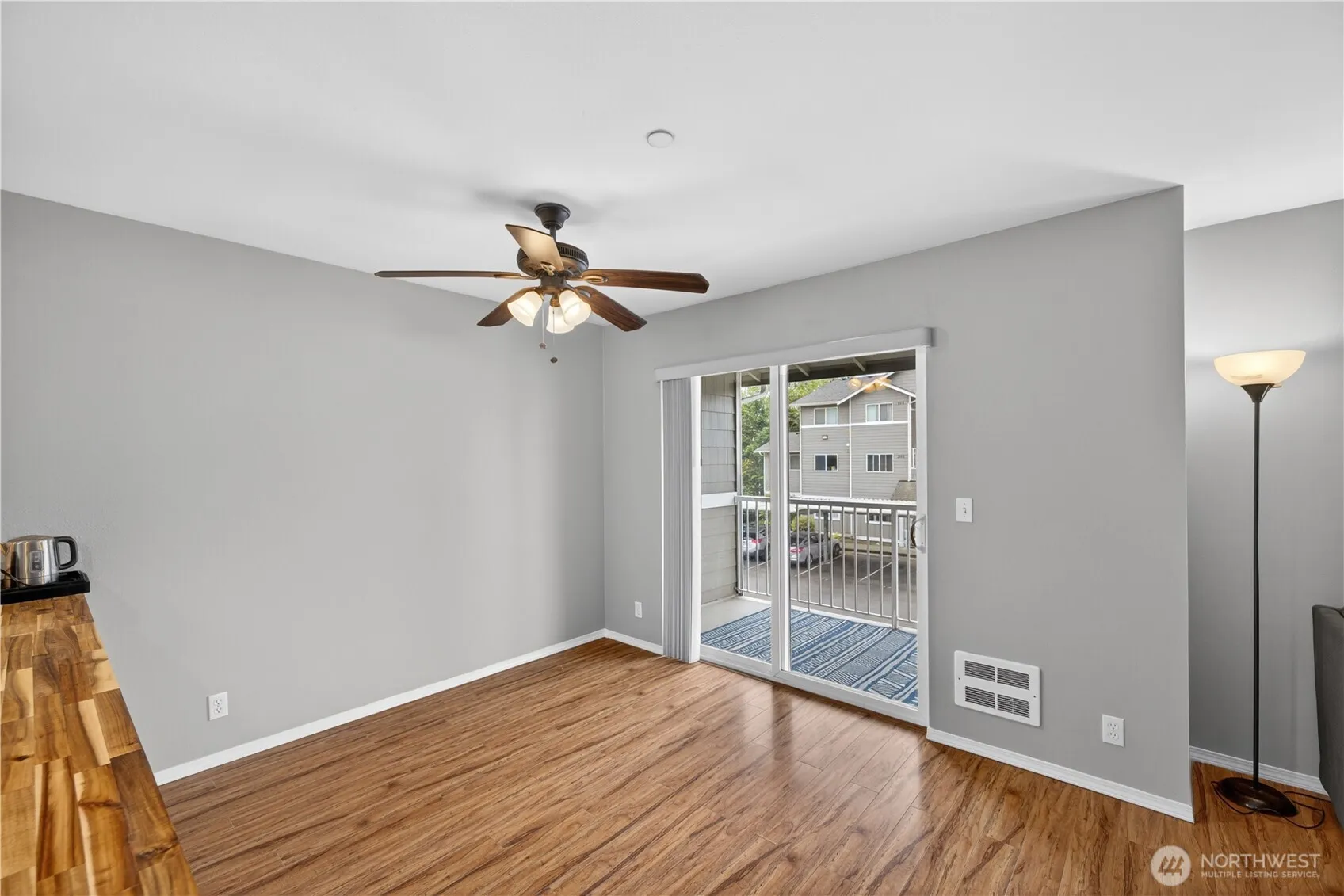 Property photo for 1670 Sw Mulberry Drive #b302, Oak Harbor photo 5