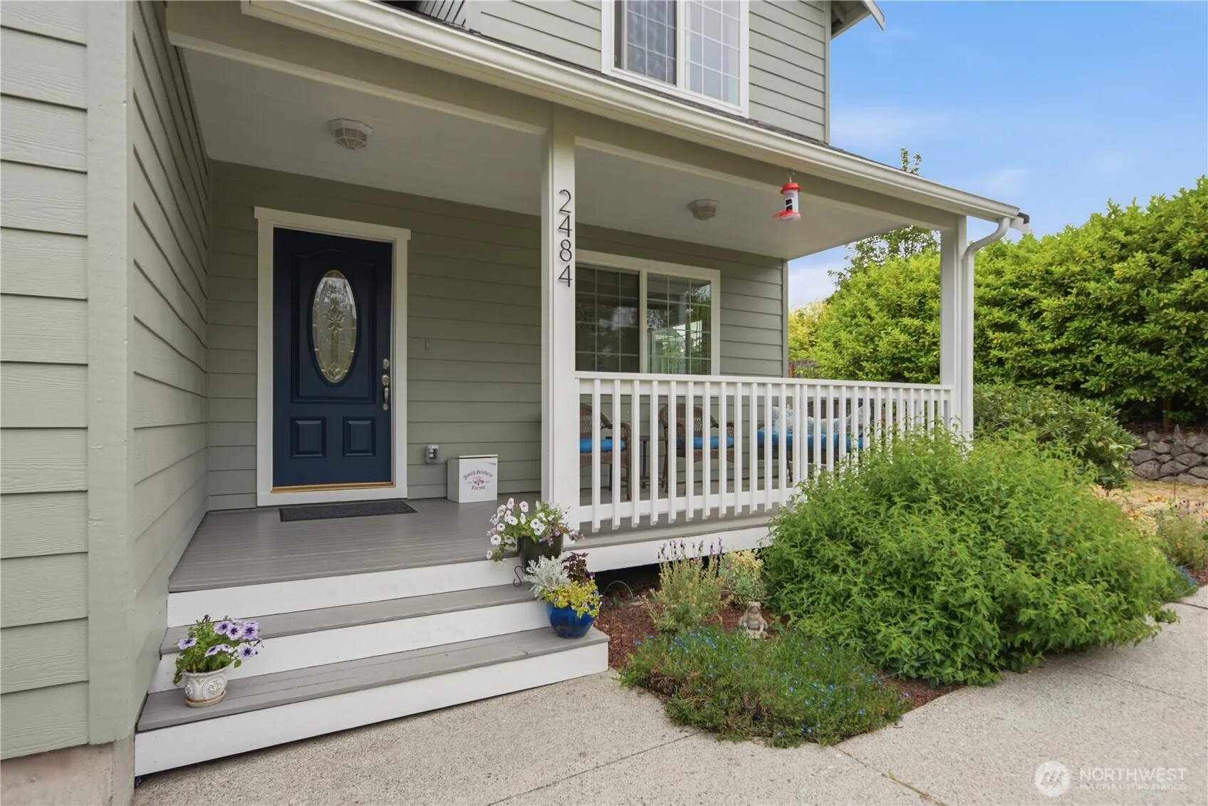 Property photo for 2484 Soundview Drive Ne, Bainbridge Island photo 3