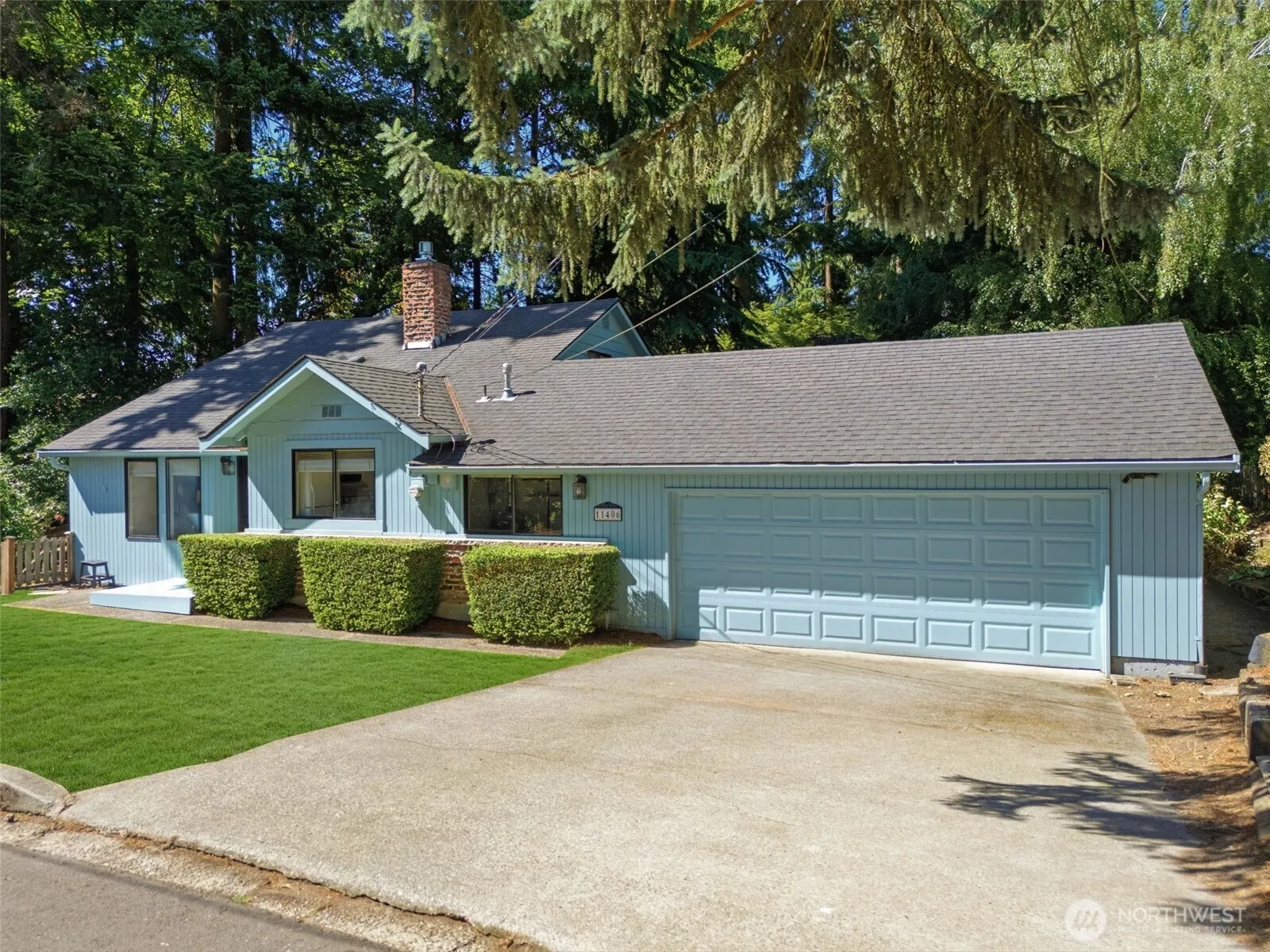 Property photo for 11406 Ne 103rd Place, Kirkland photo 2