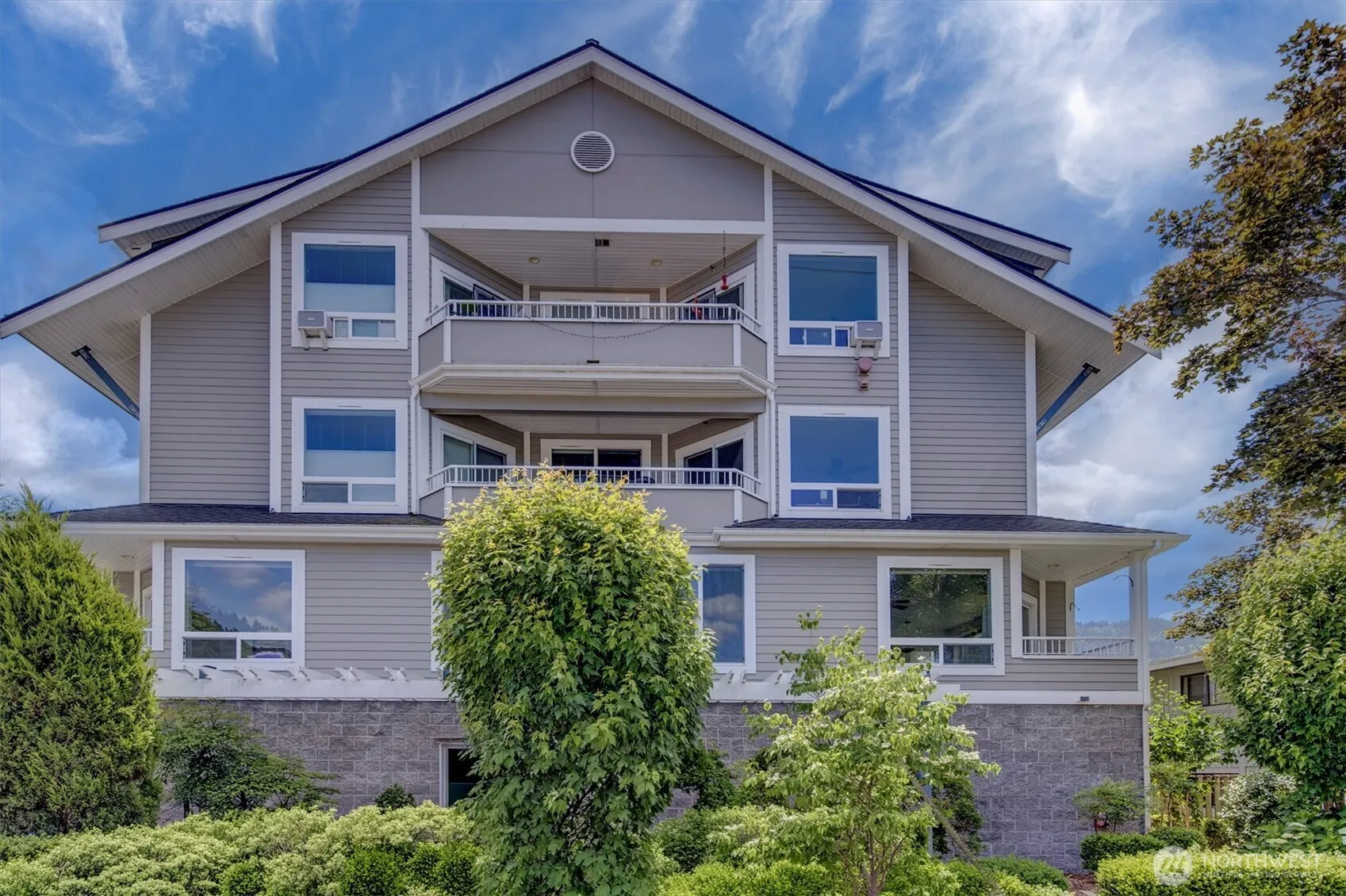 Property photo for 275 E Sunset Way #1a, Issaquah photo 2