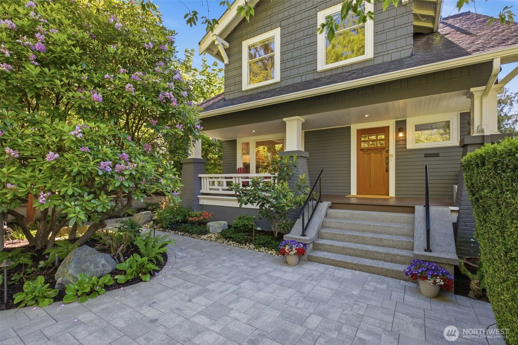 Property photo for 1625 7th Avenue W, Seattle